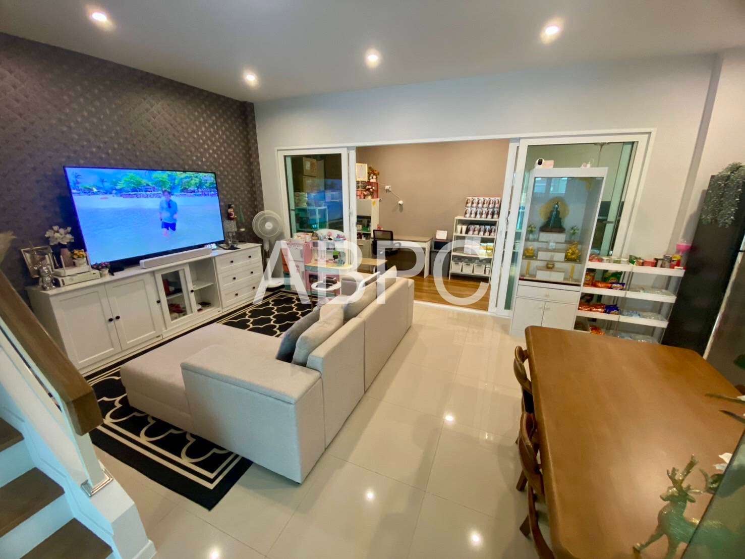 3 Bedroom 3 Bathroom Townhouse  in  East Pattaya Village photo 15