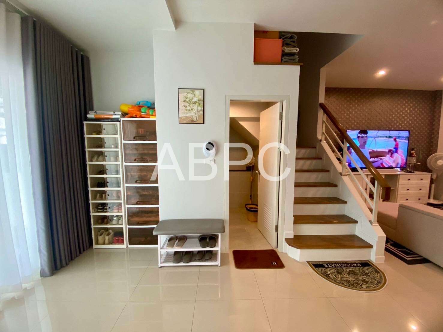 3 Bedroom 3 Bathroom Townhouse  in  East Pattaya Village photo 16