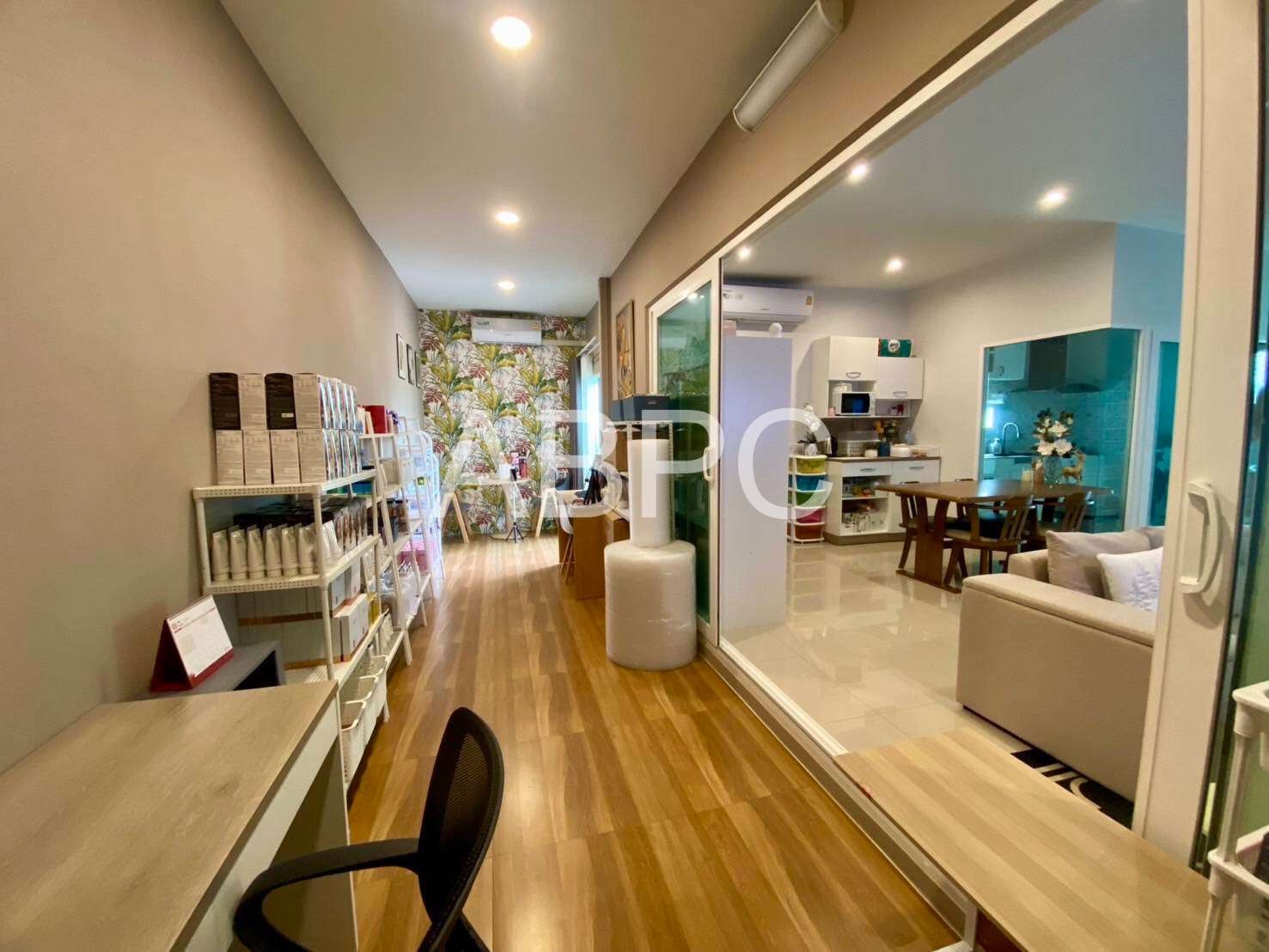 3 Bedroom 3 Bathroom Townhouse  in  East Pattaya Village photo 8