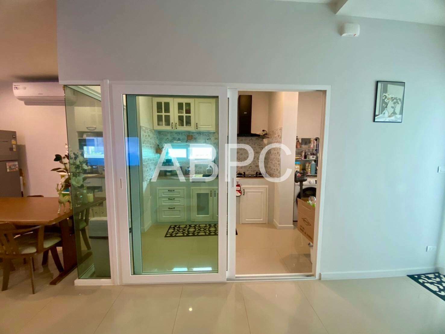 3 Bedroom 3 Bathroom Townhouse  in  East Pattaya Village photo 3