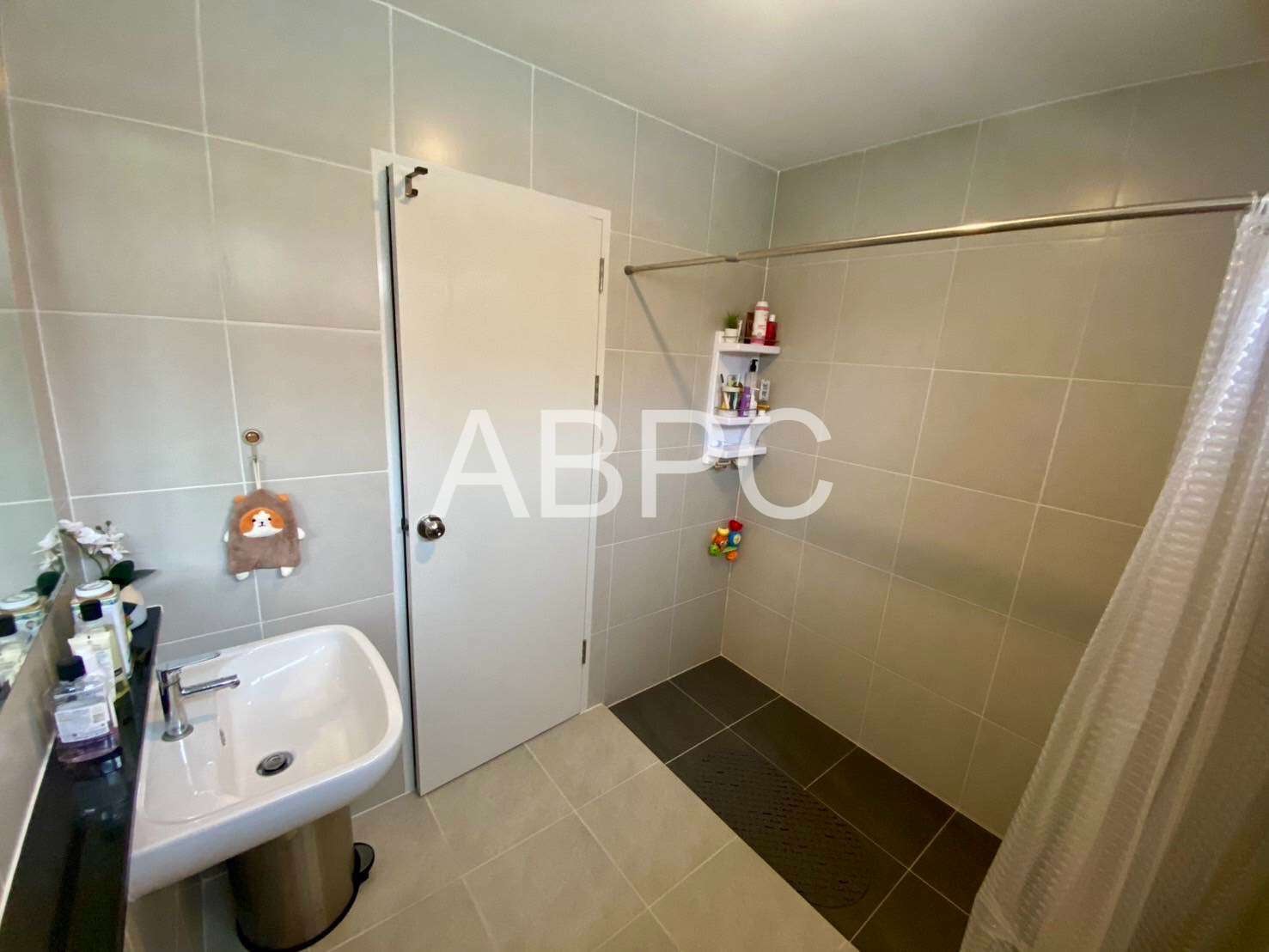 3 Bedroom 3 Bathroom Townhouse  in  East Pattaya Village photo 14