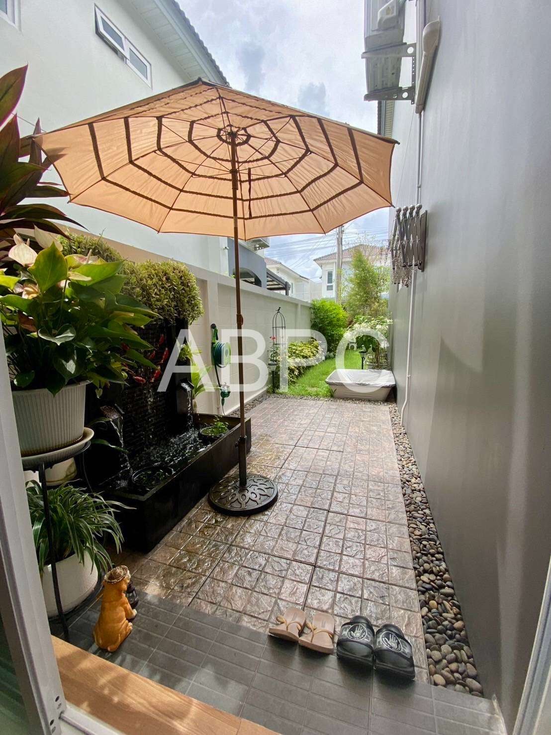 3 Bedroom 3 Bathroom Townhouse  in  East Pattaya Village photo 10
