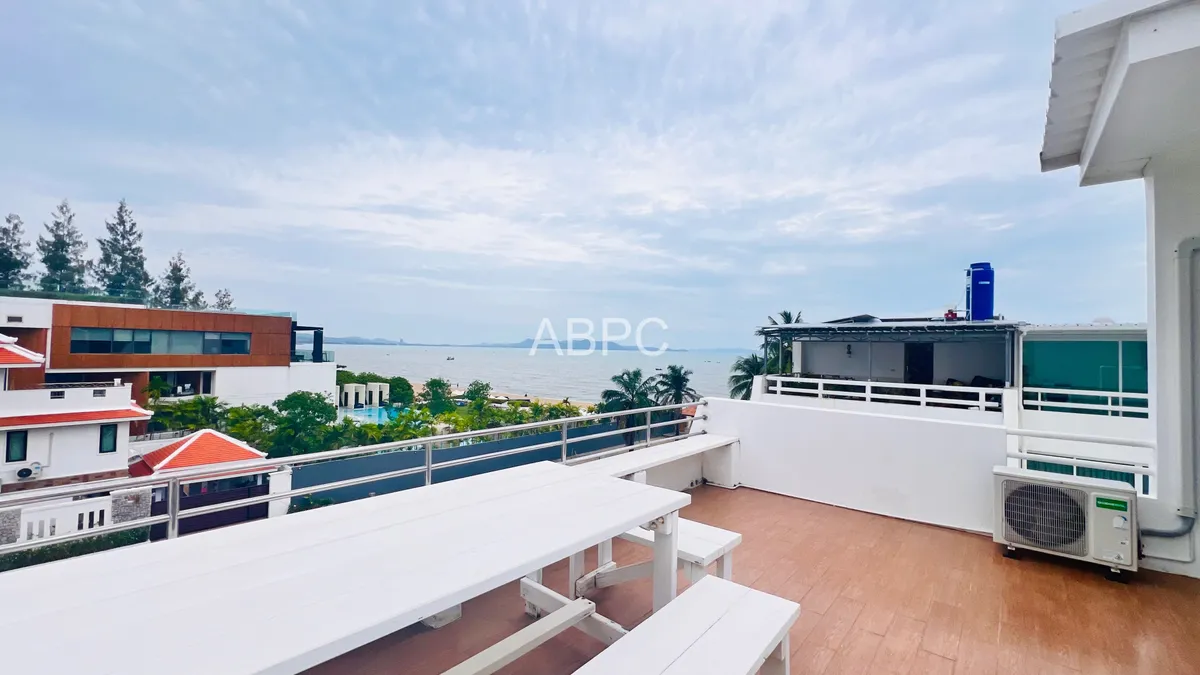 Precious Beachfront with Seaview Townhouse for RENT in Jomtien