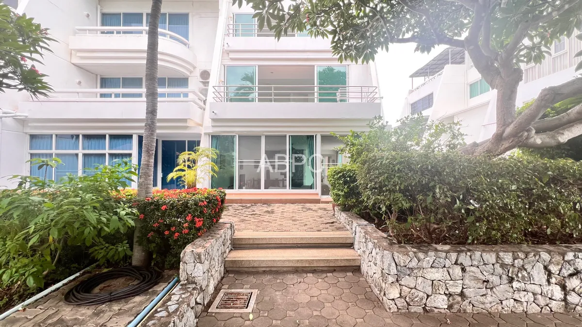 Precious Beachfront with Seaview Townhouse for RENT in Jomtien photo 15
