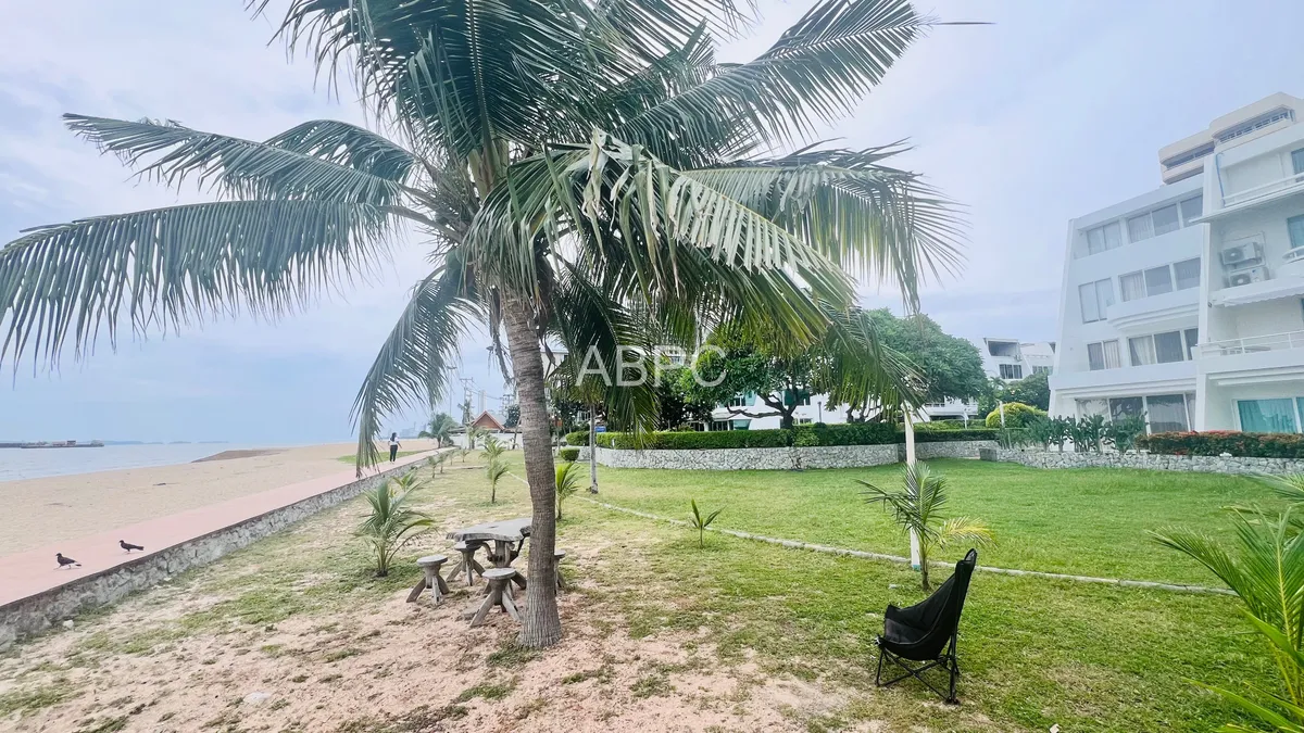 Precious Beachfront with Seaview Townhouse for RENT in Jomtien photo 17