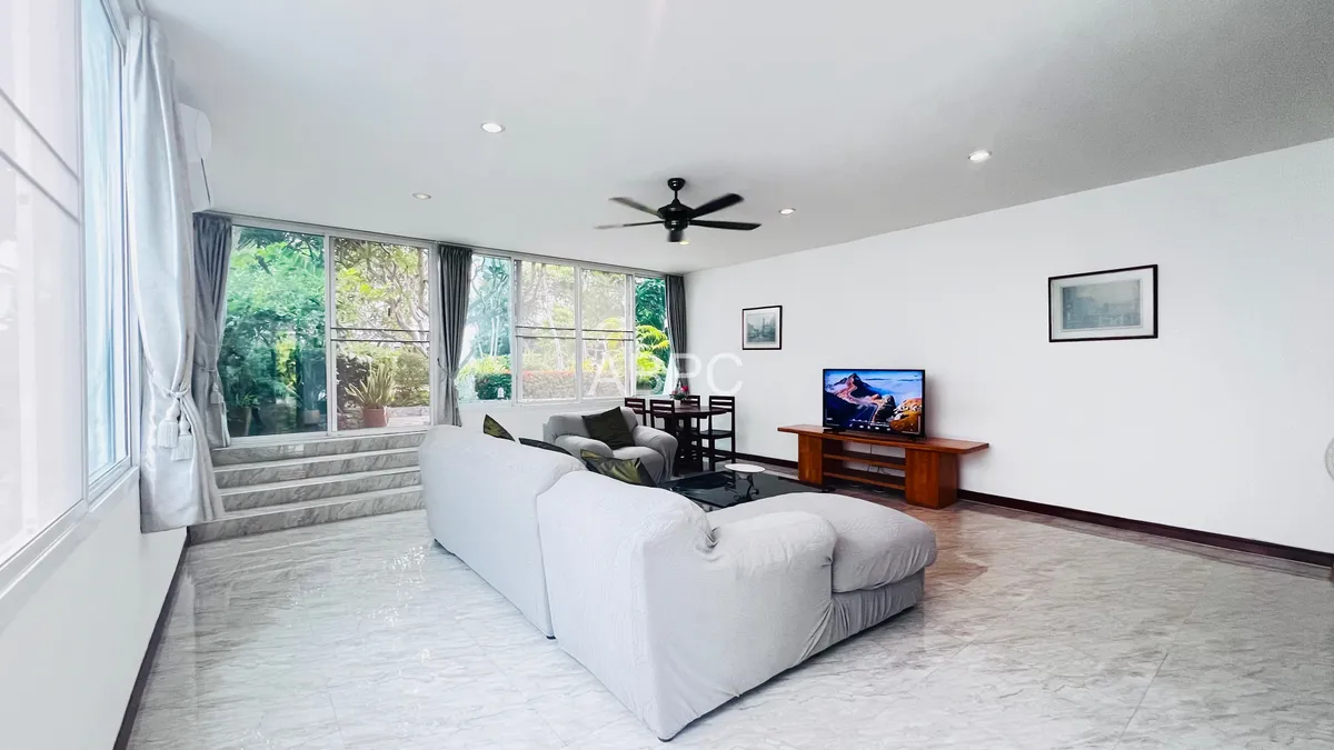 Precious Beachfront with Seaview Townhouse for RENT in Jomtien photo 18