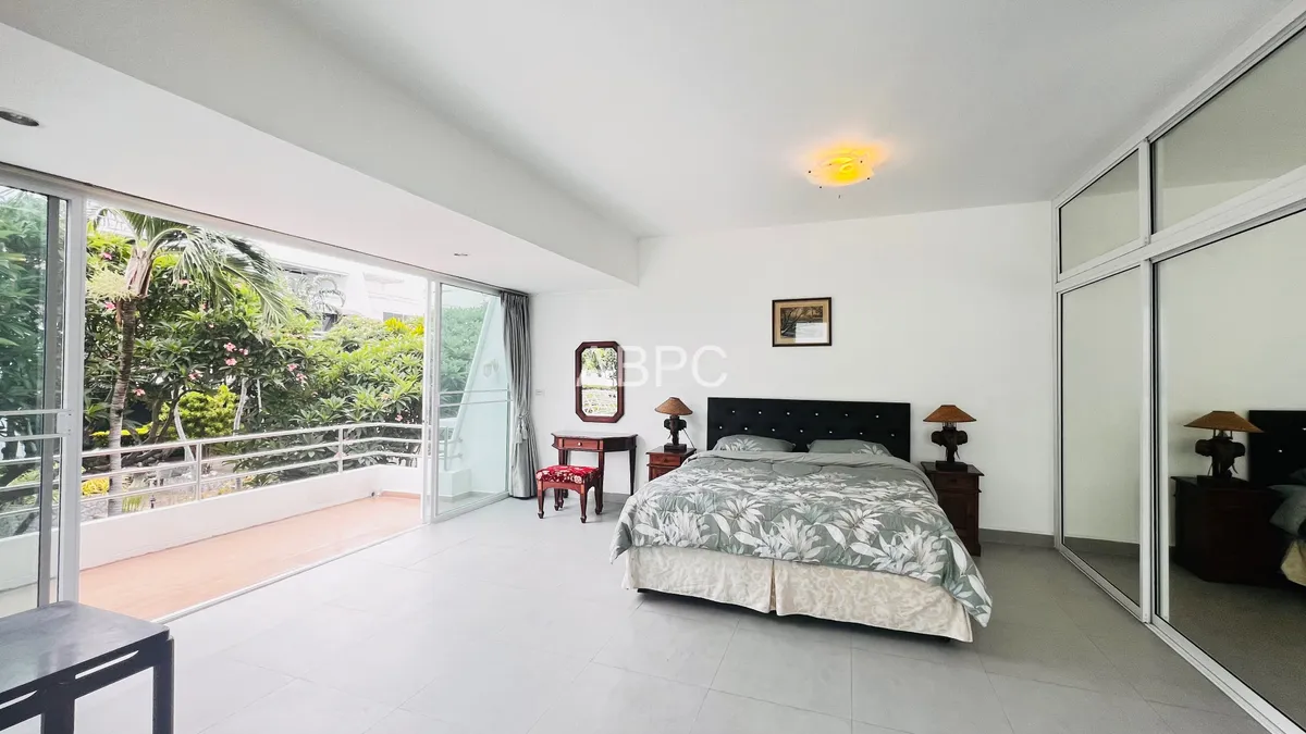 Precious Beachfront with Seaview Townhouse for RENT in Jomtien photo 3