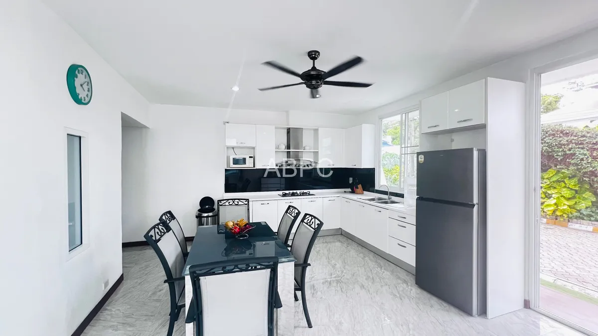 Precious Beachfront with Seaview Townhouse for RENT in Jomtien photo 21