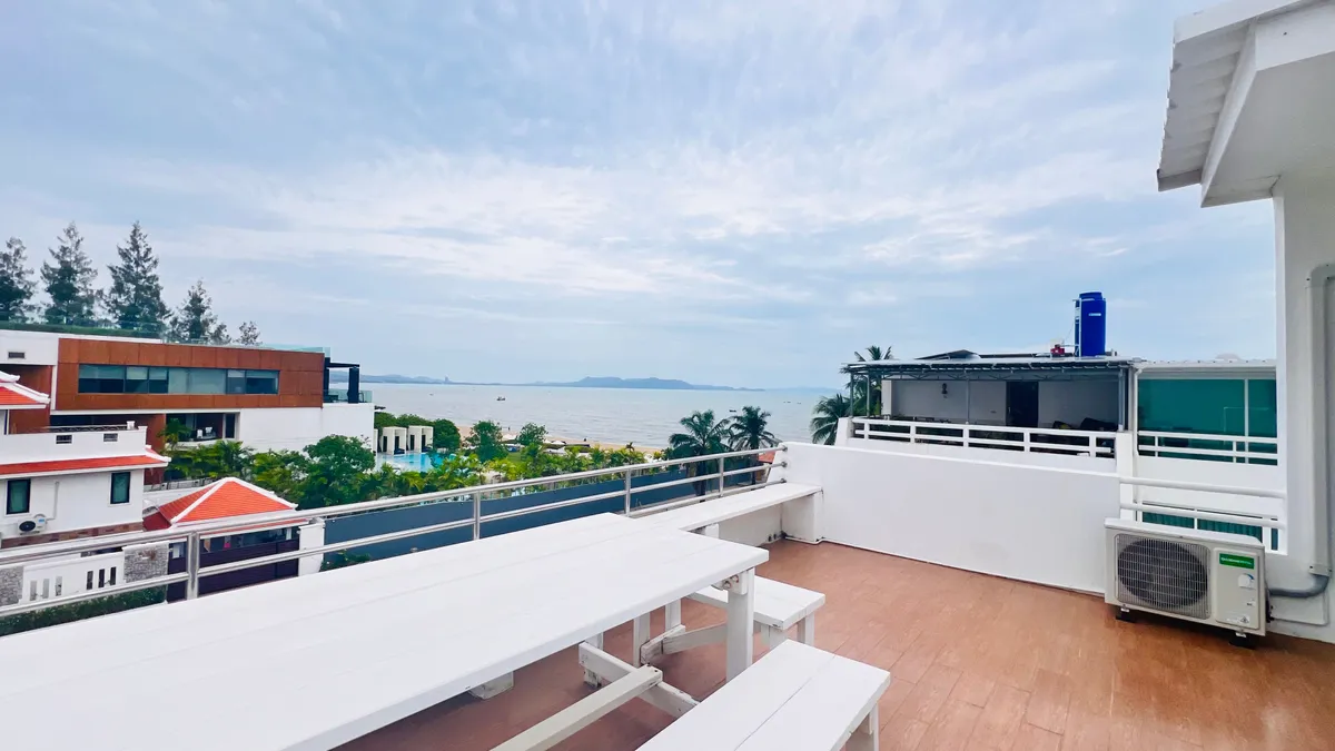 Precious Beachfront with Seaview Townhouse for RENT in Jomtien photo 26