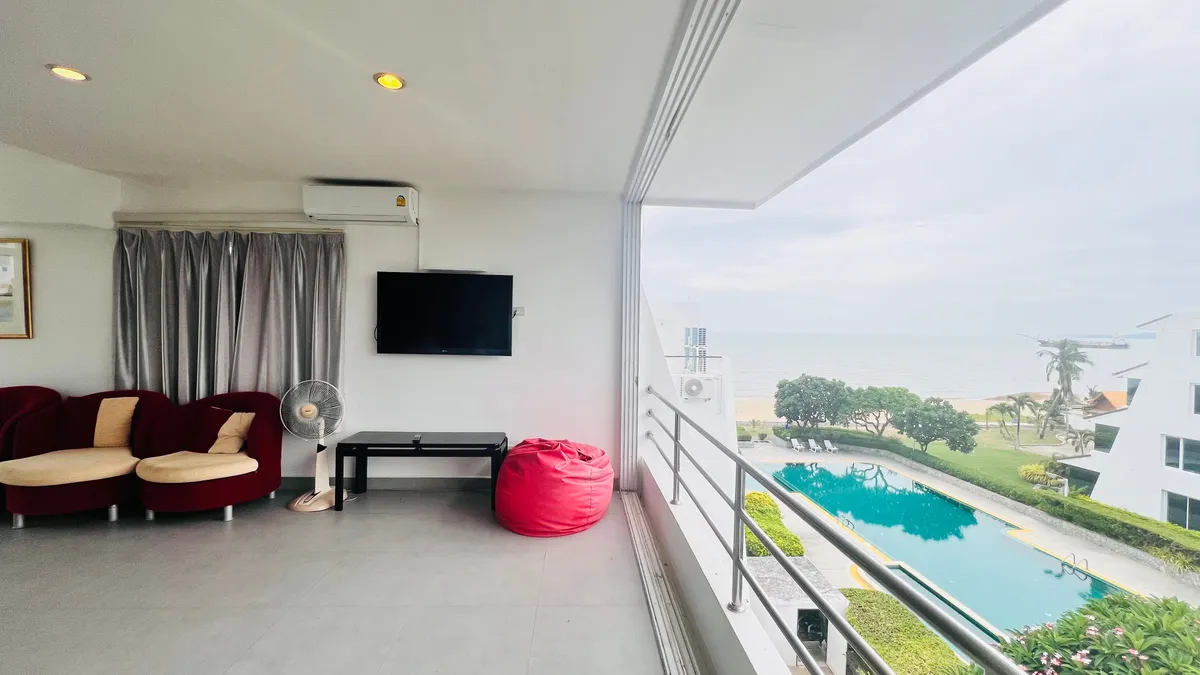 Precious Beachfront with Seaview Townhouse for RENT in Jomtien photo 28