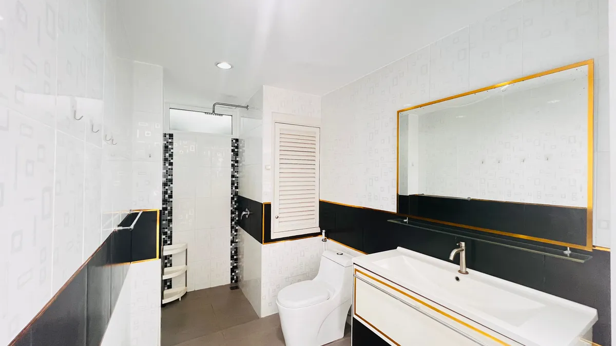 Precious Beachfront with Seaview Townhouse for RENT in Jomtien photo 32