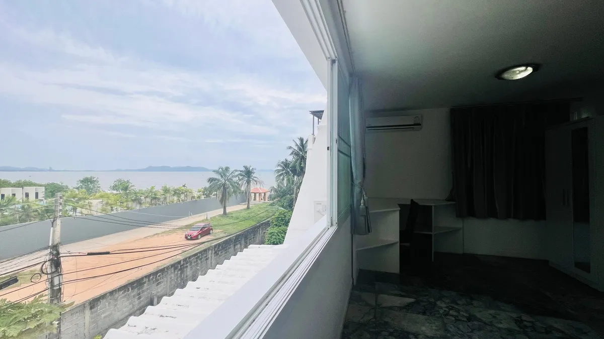 Precious Beachfront with Seaview Townhouse for RENT in Jomtien photo 34