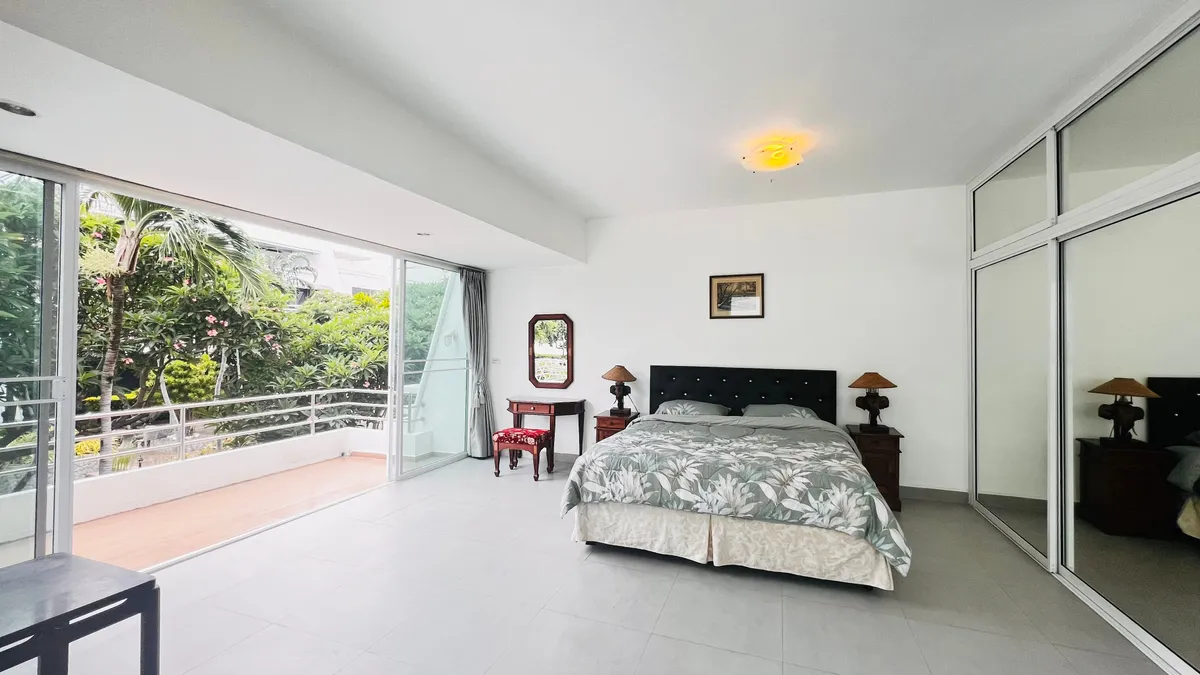 Precious Beachfront with Seaview Townhouse for RENT in Jomtien photo 45