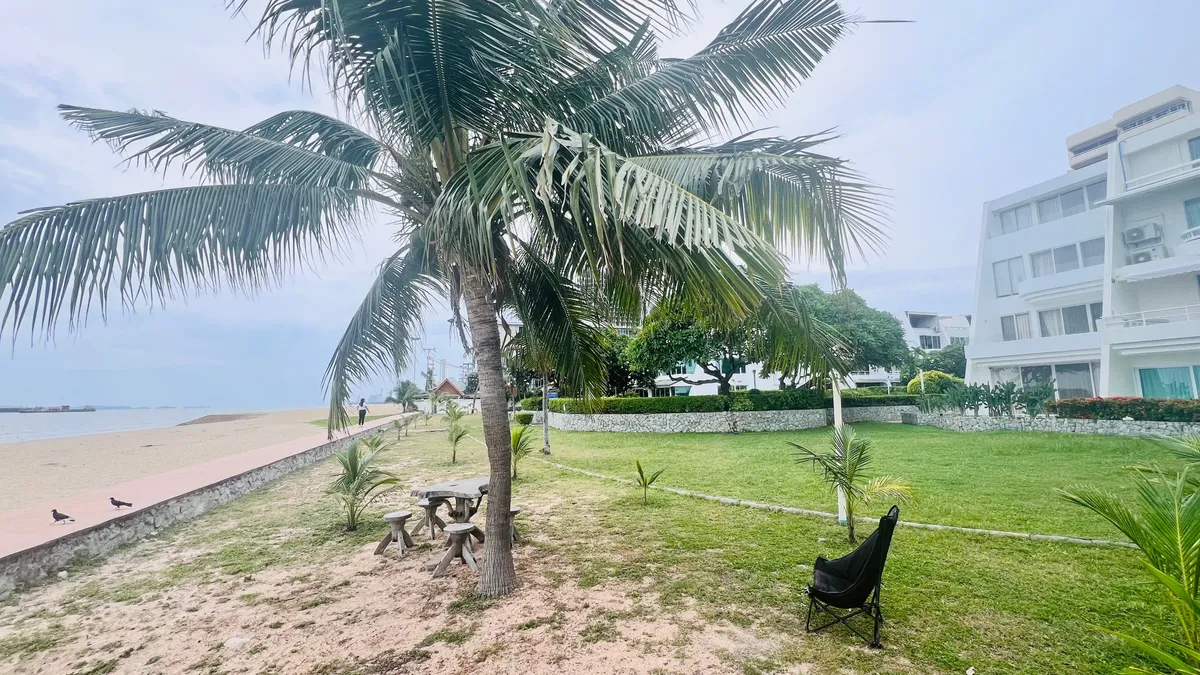 Precious Beachfront with Seaview Townhouse for RENT in Jomtien photo 48