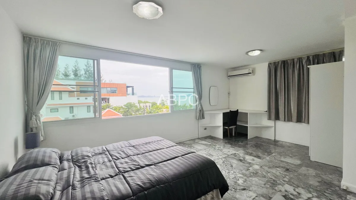 Precious Beachfront with Seaview Townhouse for RENT in Jomtien photo 8