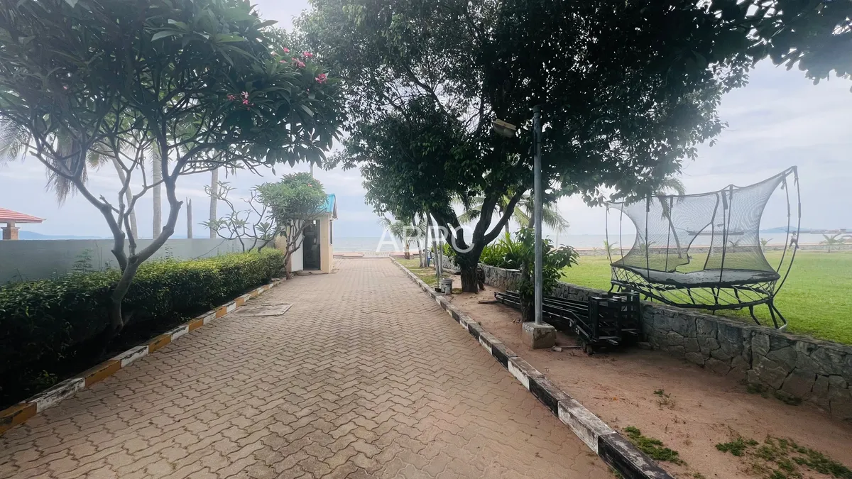 Precious Beachfront with Seaview Townhouse for RENT in Jomtien photo 9