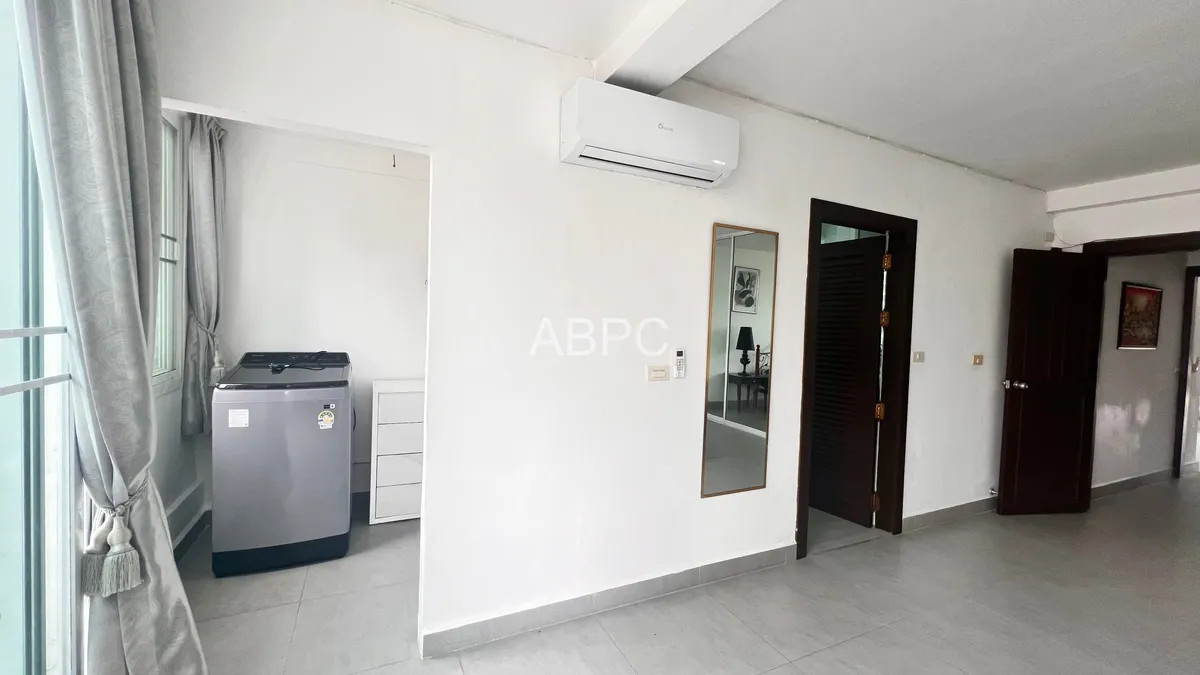 Precious Beachfront with Seaview Townhouse for RENT in Jomtien photo 10