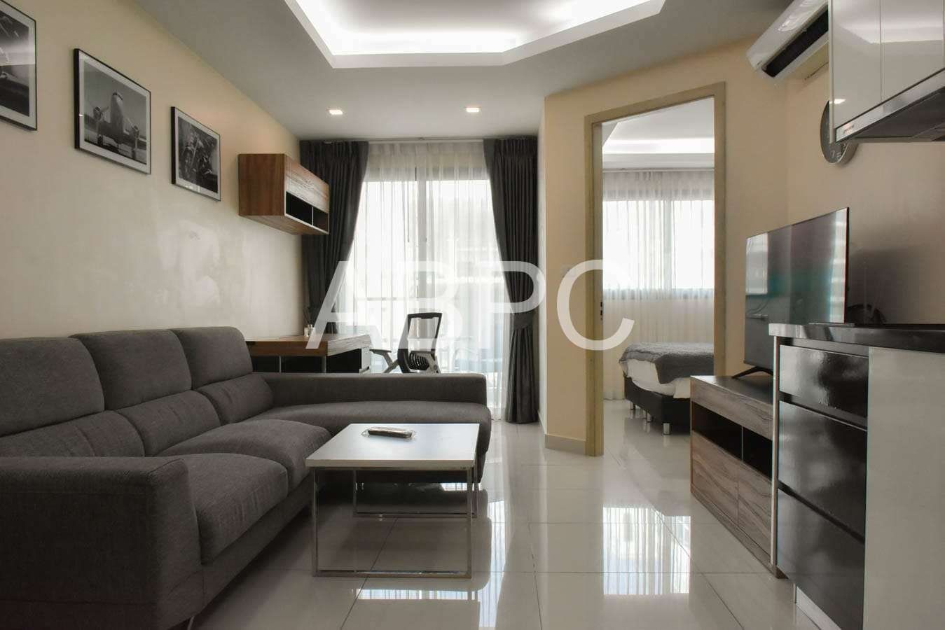 One Bedroom Condo For Sale in Prahtamnak