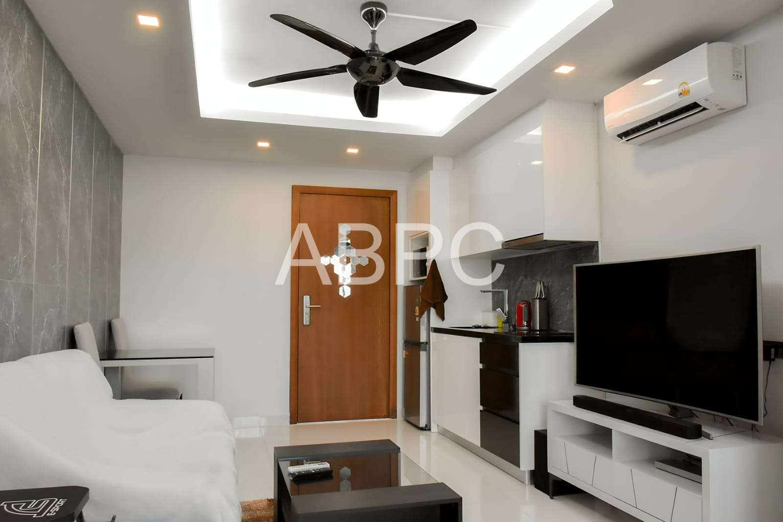One Bedroom Condo For Sale in Prahtamnak photo 5