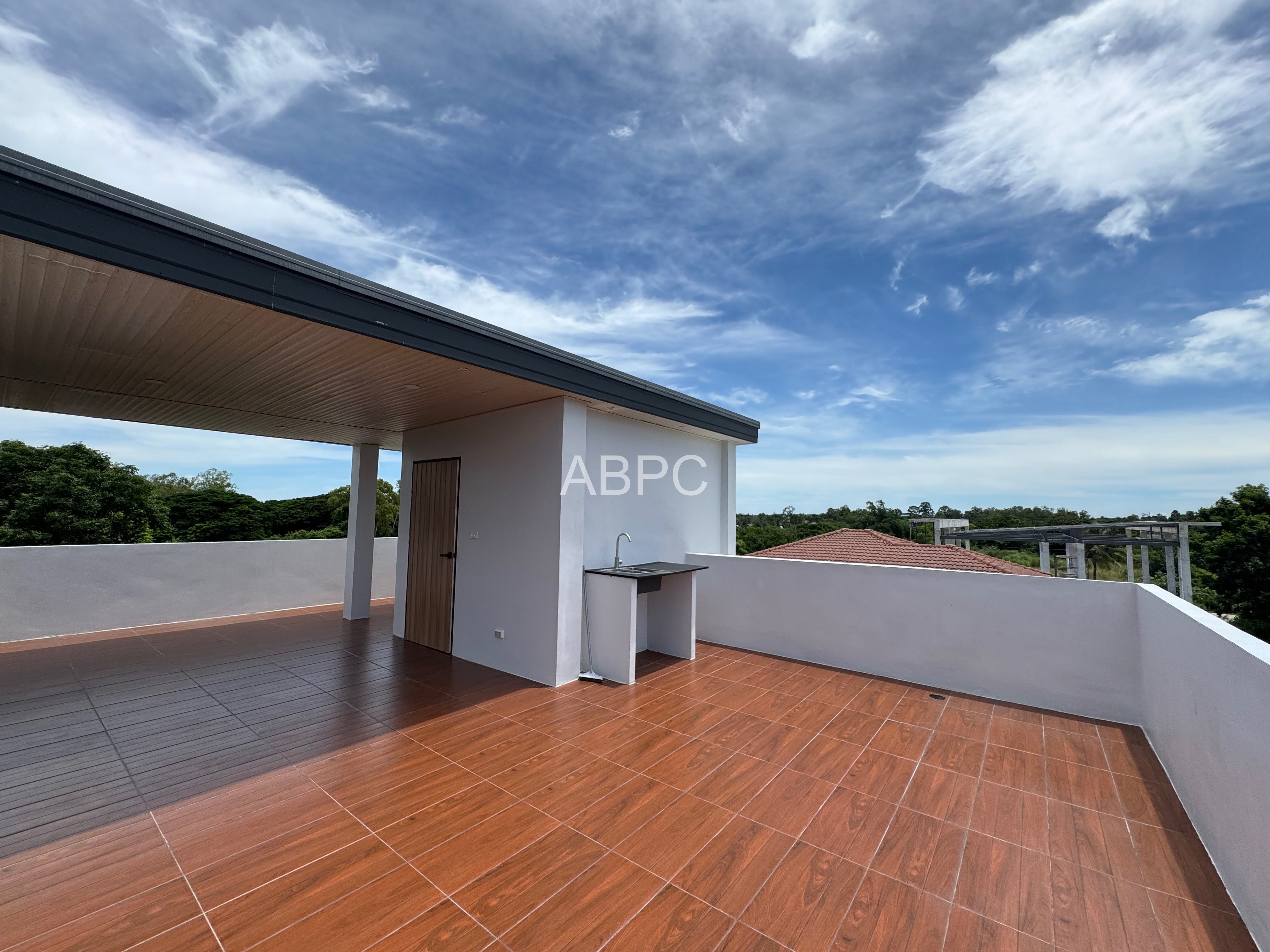 3‑Storey Pool Villa 4 Bedrooms 4 Bathrooms in Huay Yai photo 2