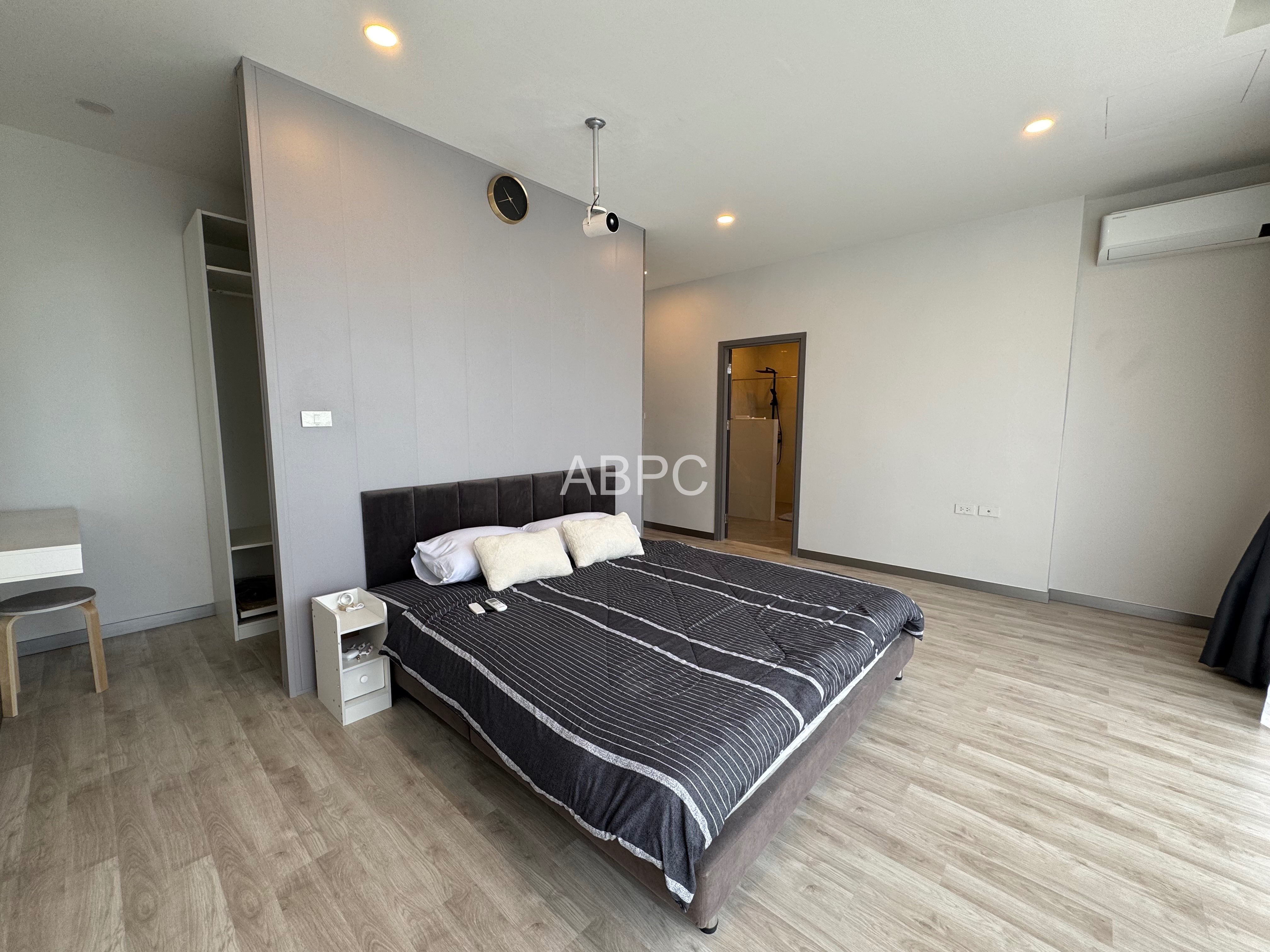 3‑Storey Pool Villa 4 Bedrooms 4 Bathrooms in Huay Yai photo 11