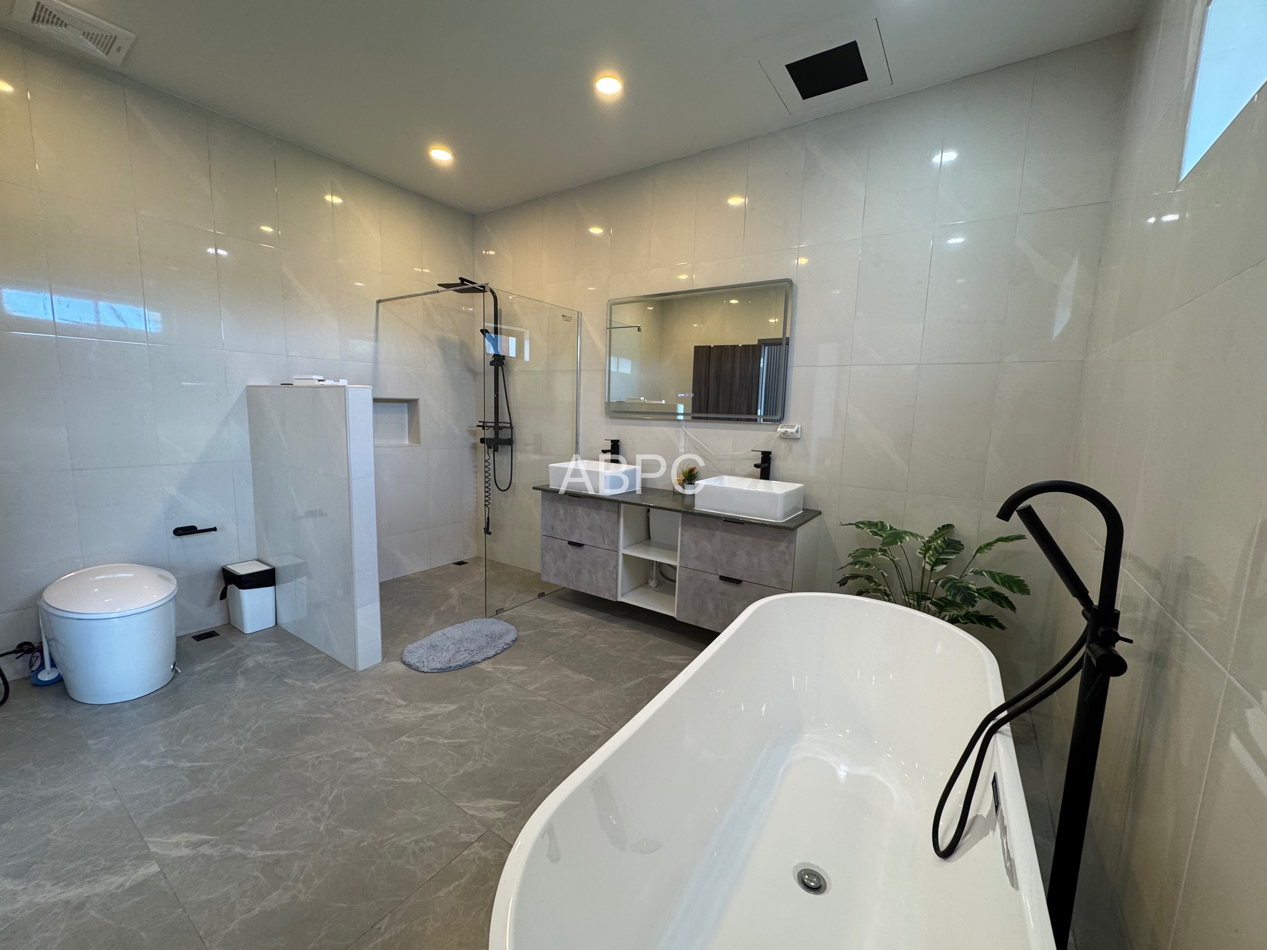 3‑Storey Pool Villa 4 Bedrooms 4 Bathrooms in Huay Yai photo 4