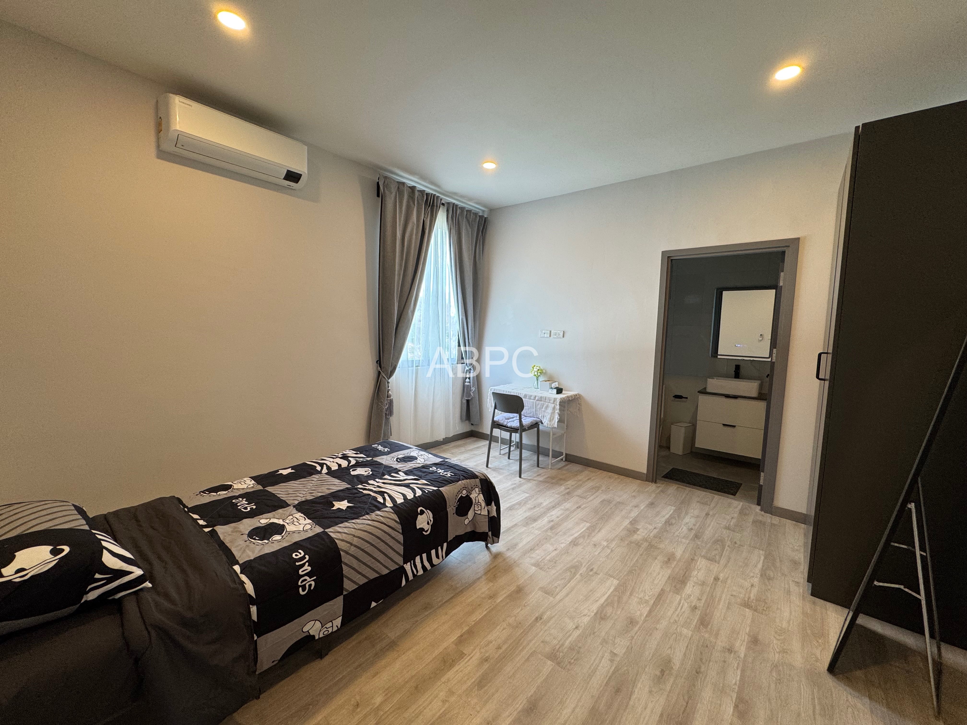 3‑Storey Pool Villa 4 Bedrooms 4 Bathrooms in Huay Yai photo 10