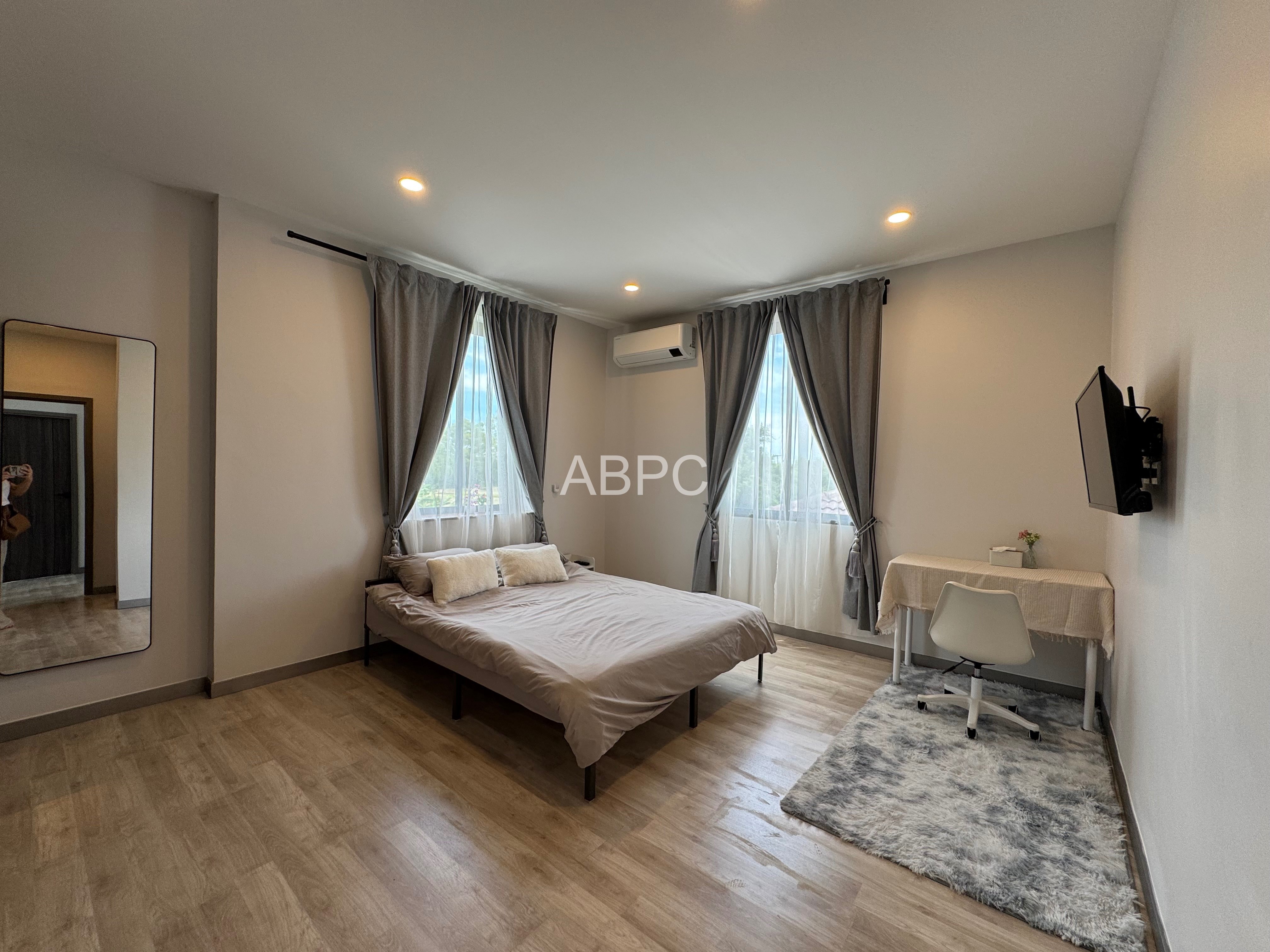 3‑Storey Pool Villa 4 Bedrooms 4 Bathrooms in Huay Yai photo 6