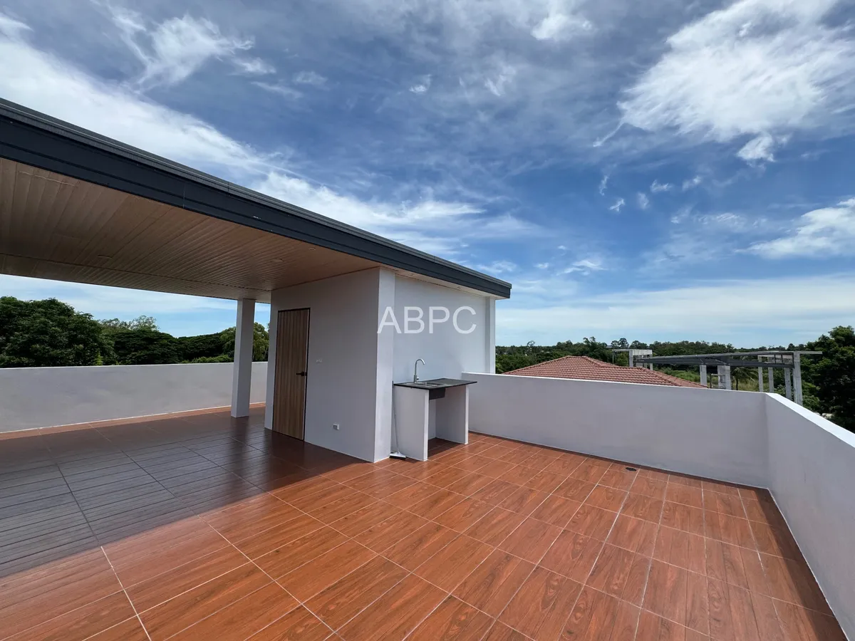 3‑Storey Pool Villa 4 Bedrooms 4 Bathrooms in Huay Yai photo 2