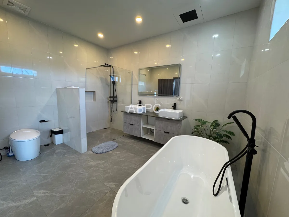 3‑Storey Pool Villa 4 Bedrooms 4 Bathrooms in Huay Yai photo 4