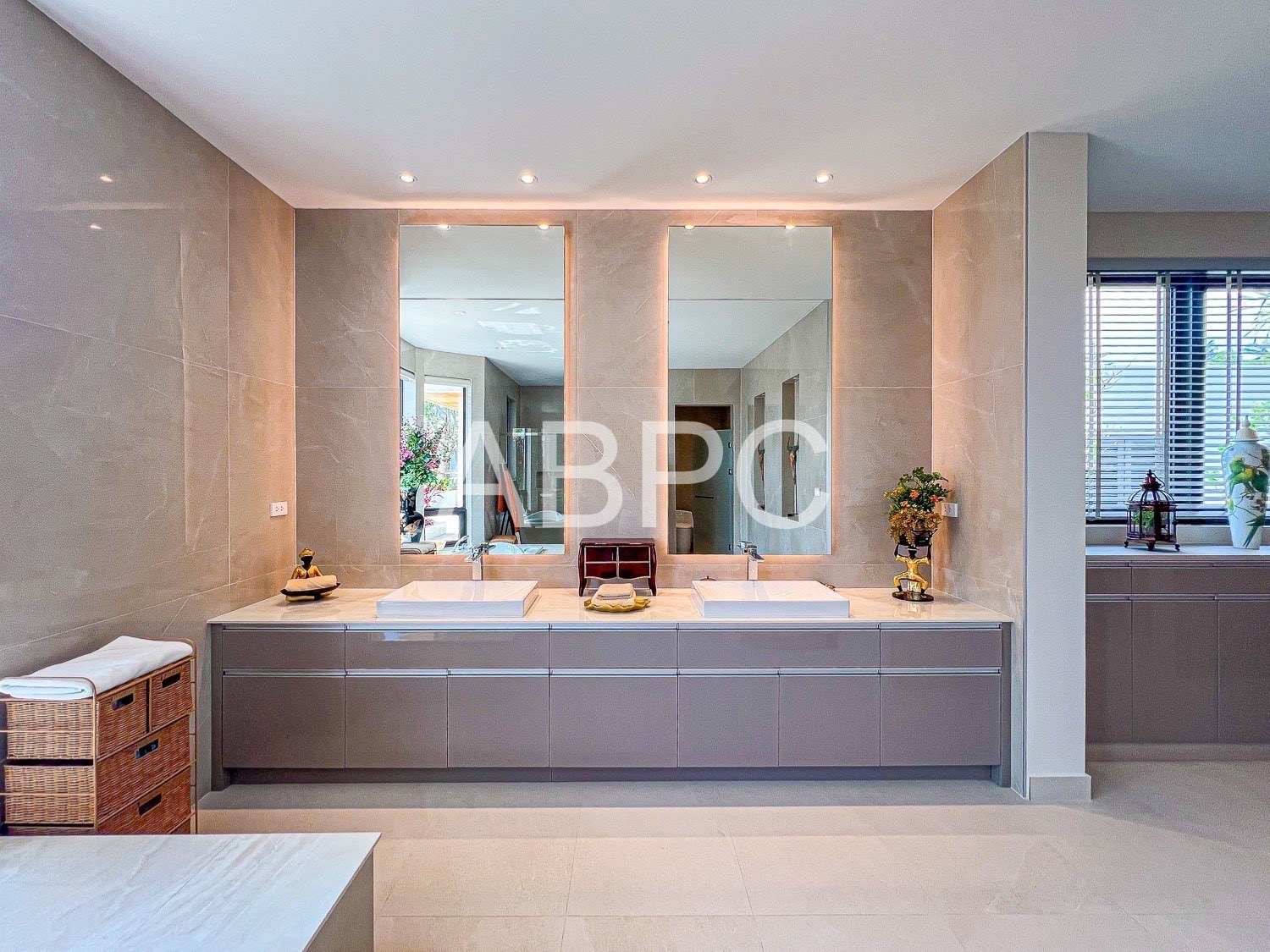 A Sanctuary Above All: Brand New 5 Bedroom 6 Bathroom Pool Villa for Sale Mabprachan/Pong photo 6