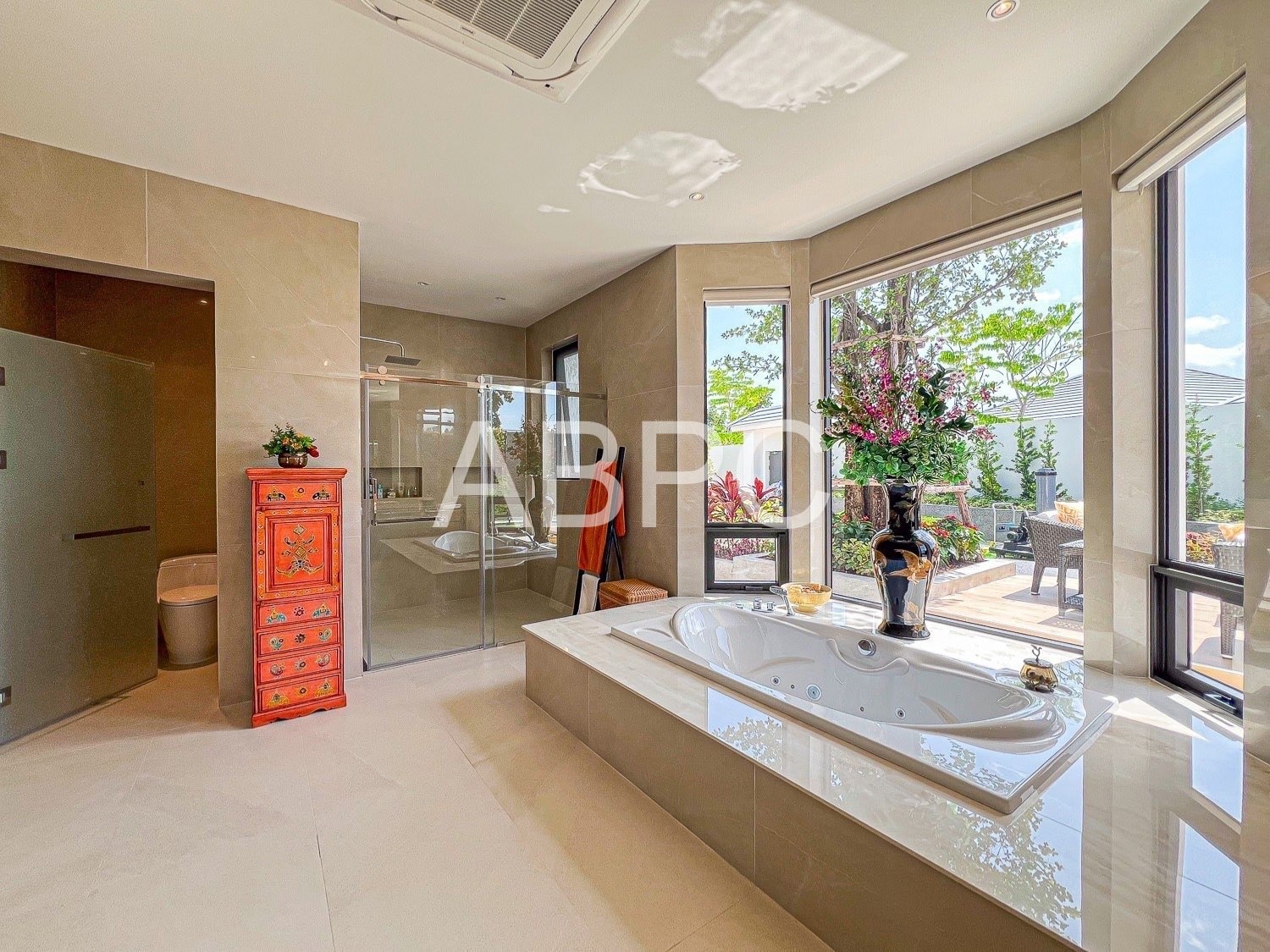 A Sanctuary Above All: Brand New 5 Bedroom 6 Bathroom Pool Villa for Sale Mabprachan/Pong photo 7