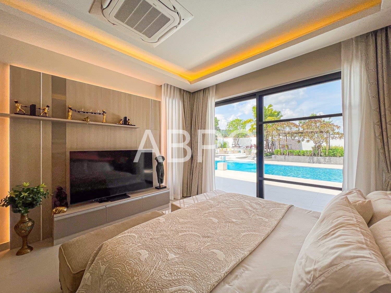 A Sanctuary Above All: Brand New 5 Bedroom 6 Bathroom Pool Villa for Sale Mabprachan/Pong photo 8