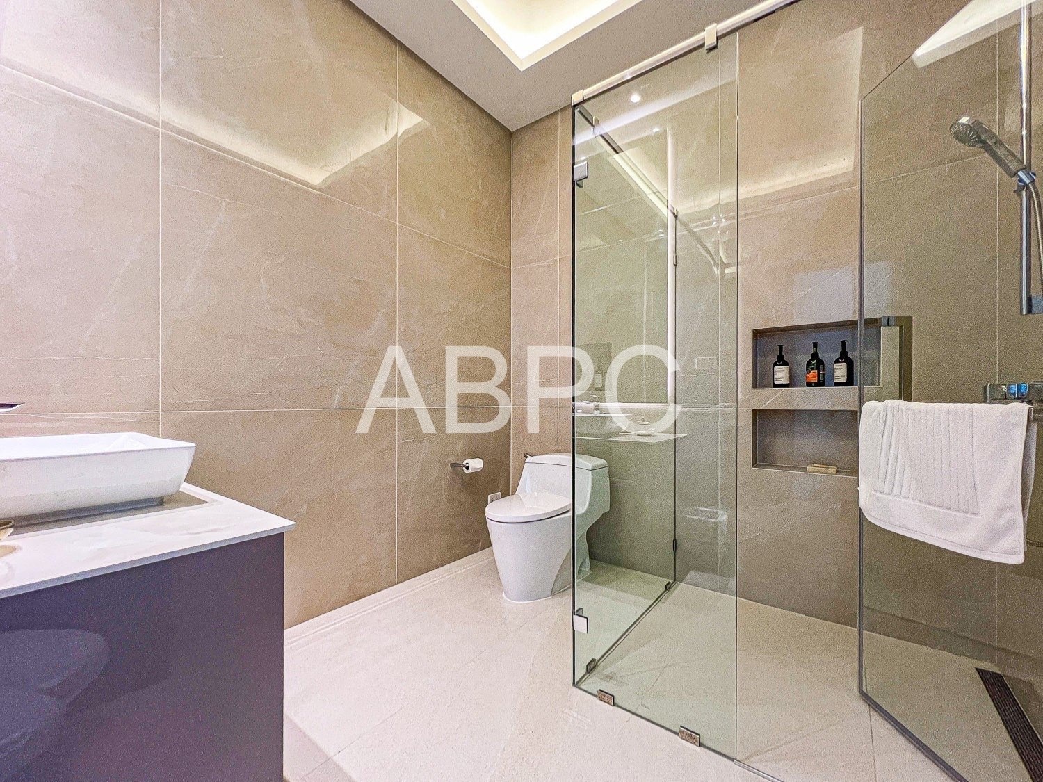 A Sanctuary Above All: Brand New 5 Bedroom 6 Bathroom Pool Villa for Sale Mabprachan/Pong photo 10