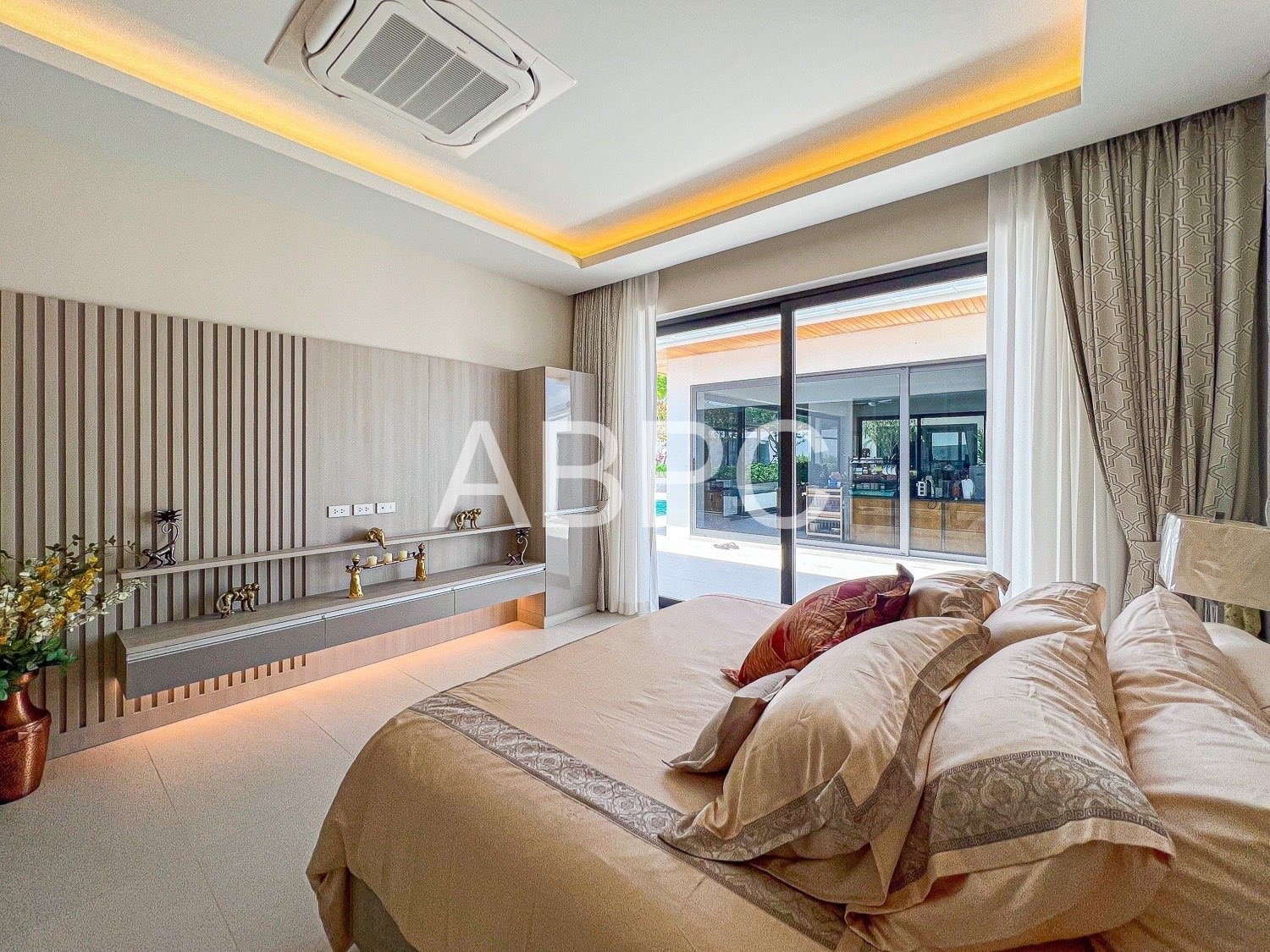 A Sanctuary Above All: Brand New 5 Bedroom 6 Bathroom Pool Villa for Sale Mabprachan/Pong photo 9