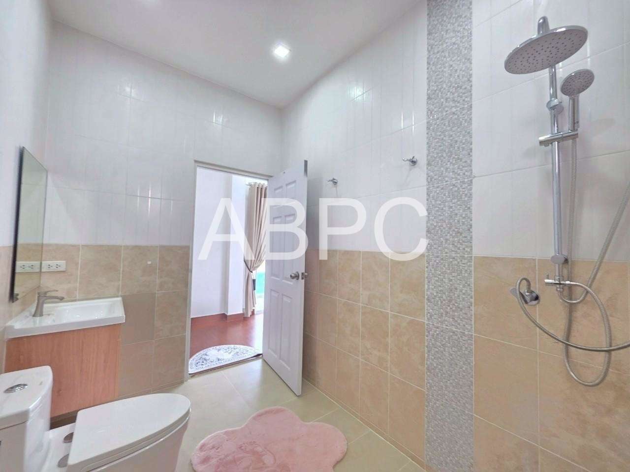 Newly Renovated 3 Bedroom 4 Bathroom Pool Villa photo 14
