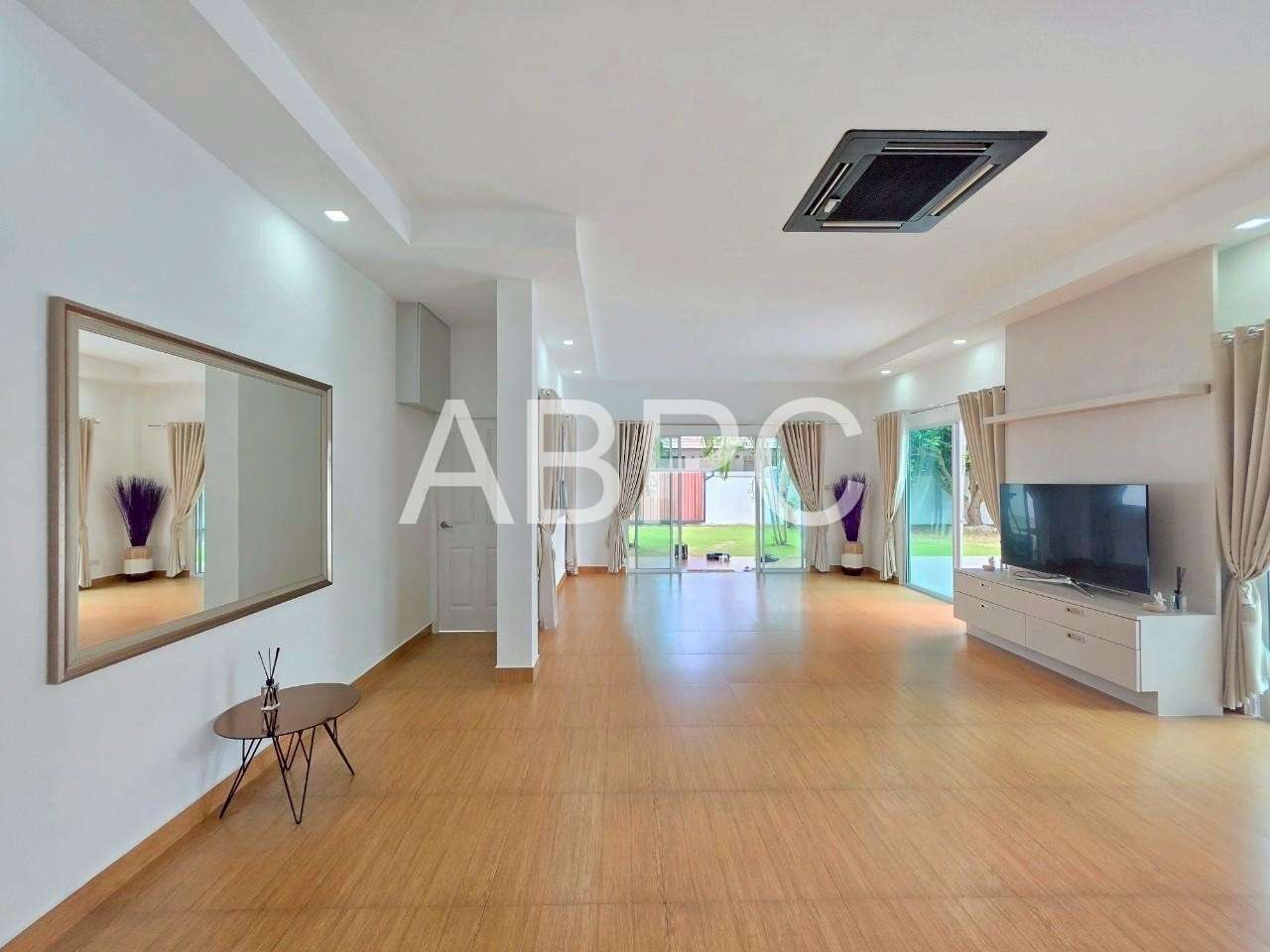 Newly Renovated 3 Bedroom 4 Bathroom Pool Villa photo 7