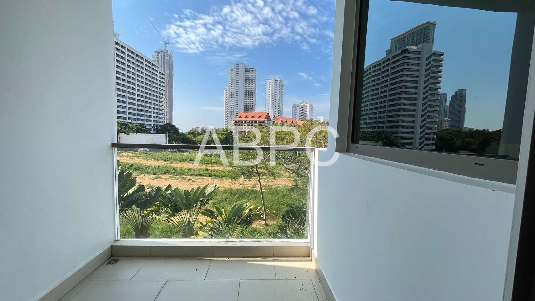 1 Bedroom 1 Bathroom in Club Royal For Rent photo 4