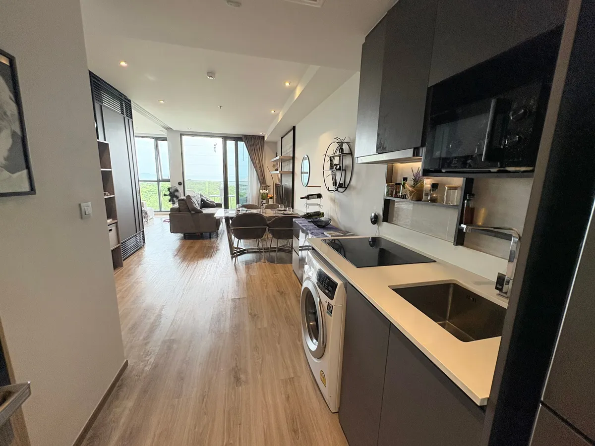 Ultra Modern Andromeda One Bed photo 18