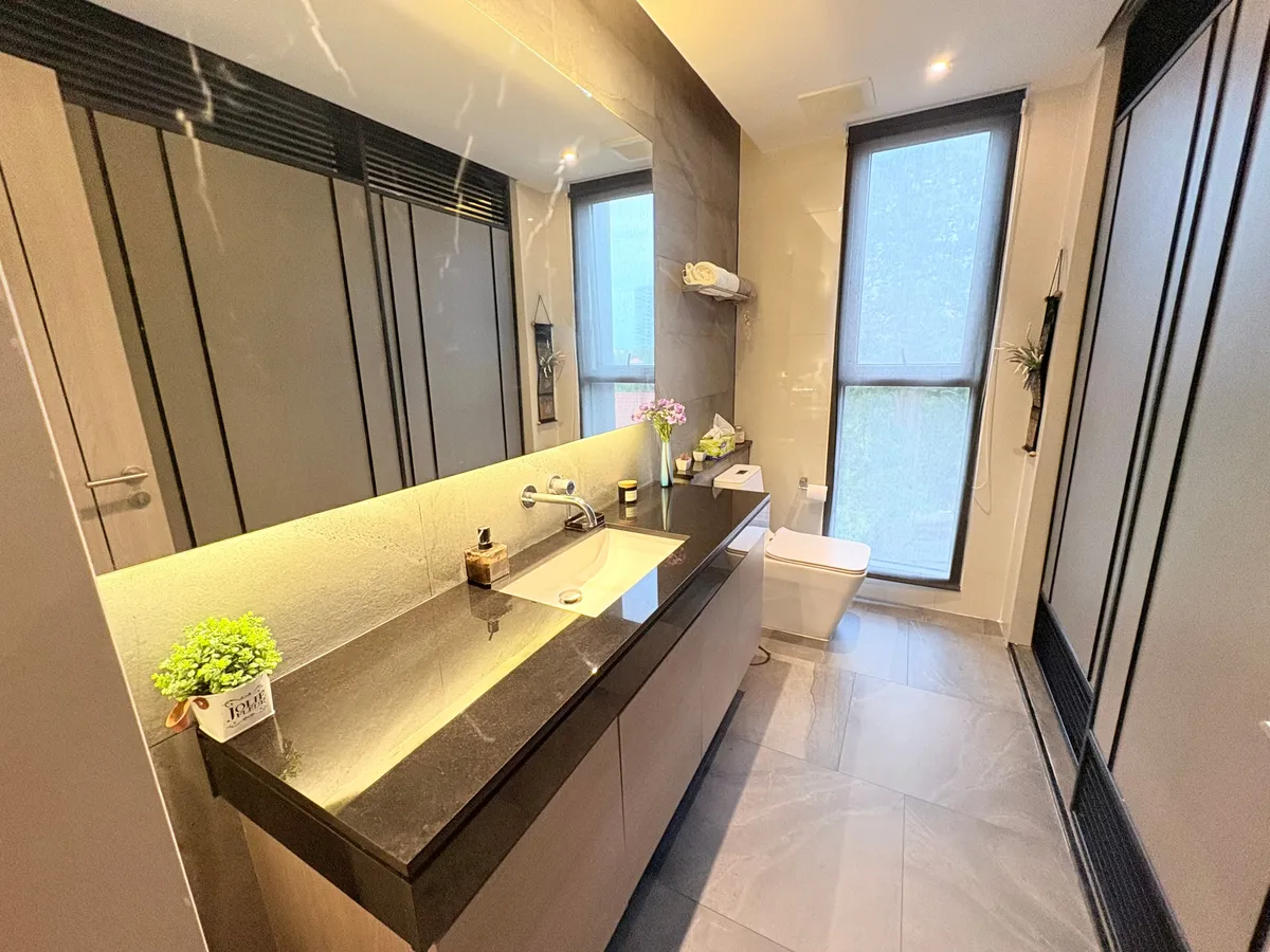 Ultra Modern Andromeda One Bed photo 23