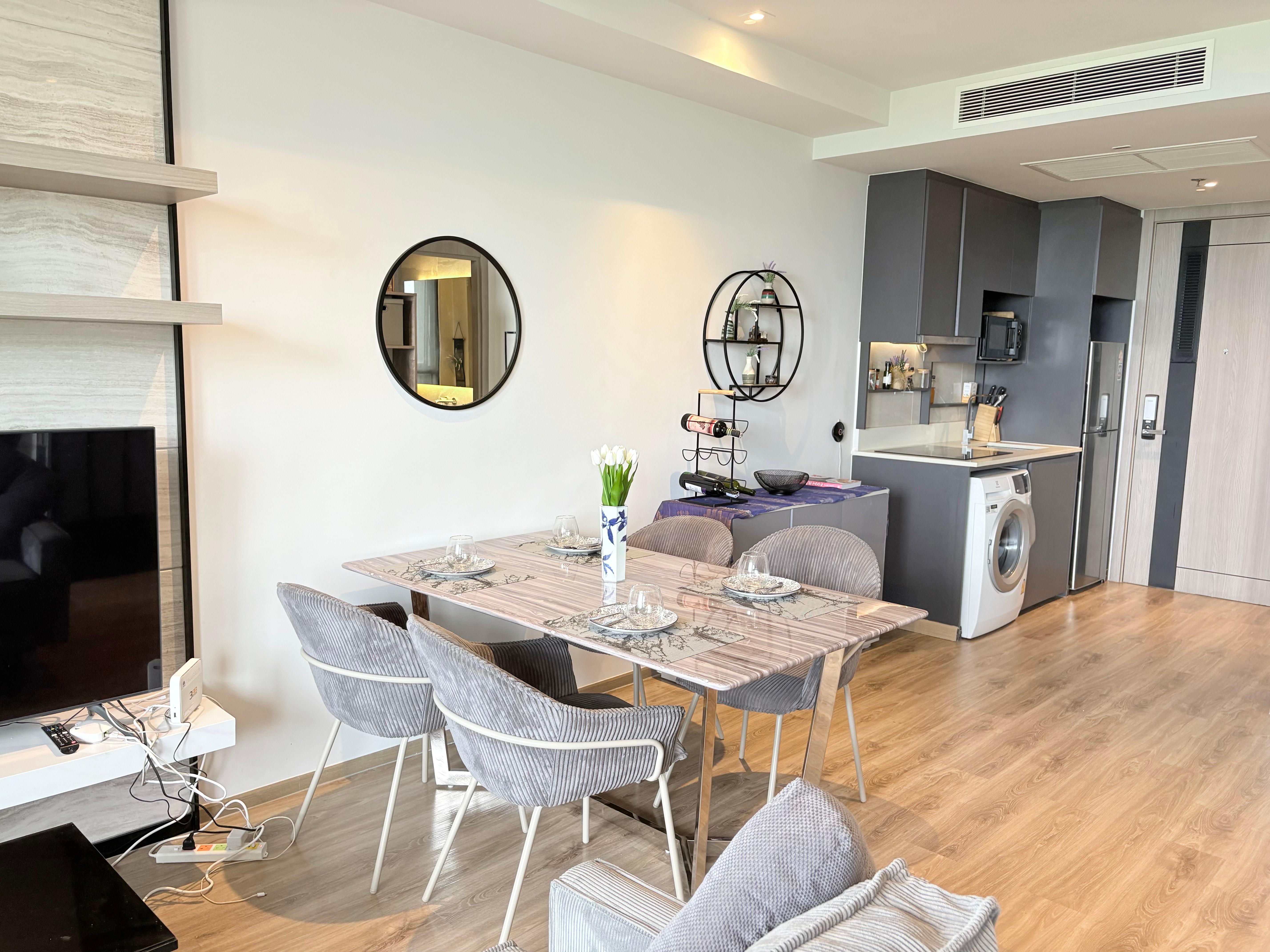 Ultra Modern Andromeda One Bed photo 28