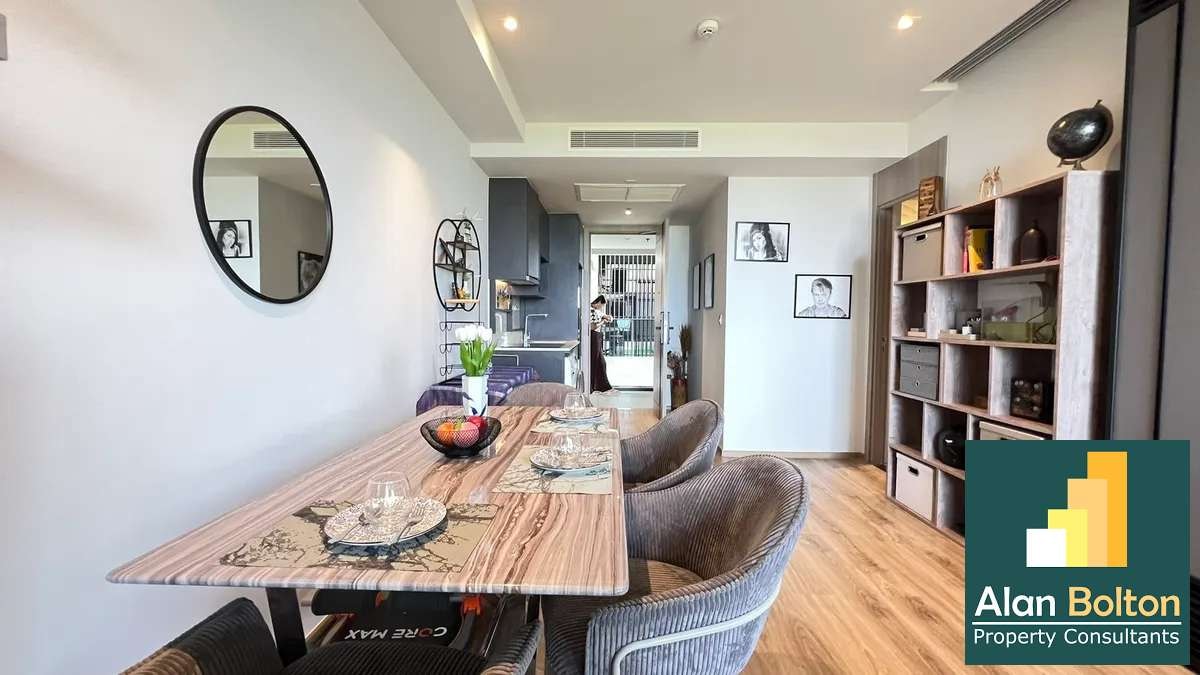 Ultra Modern Andromeda One Bed photo 13