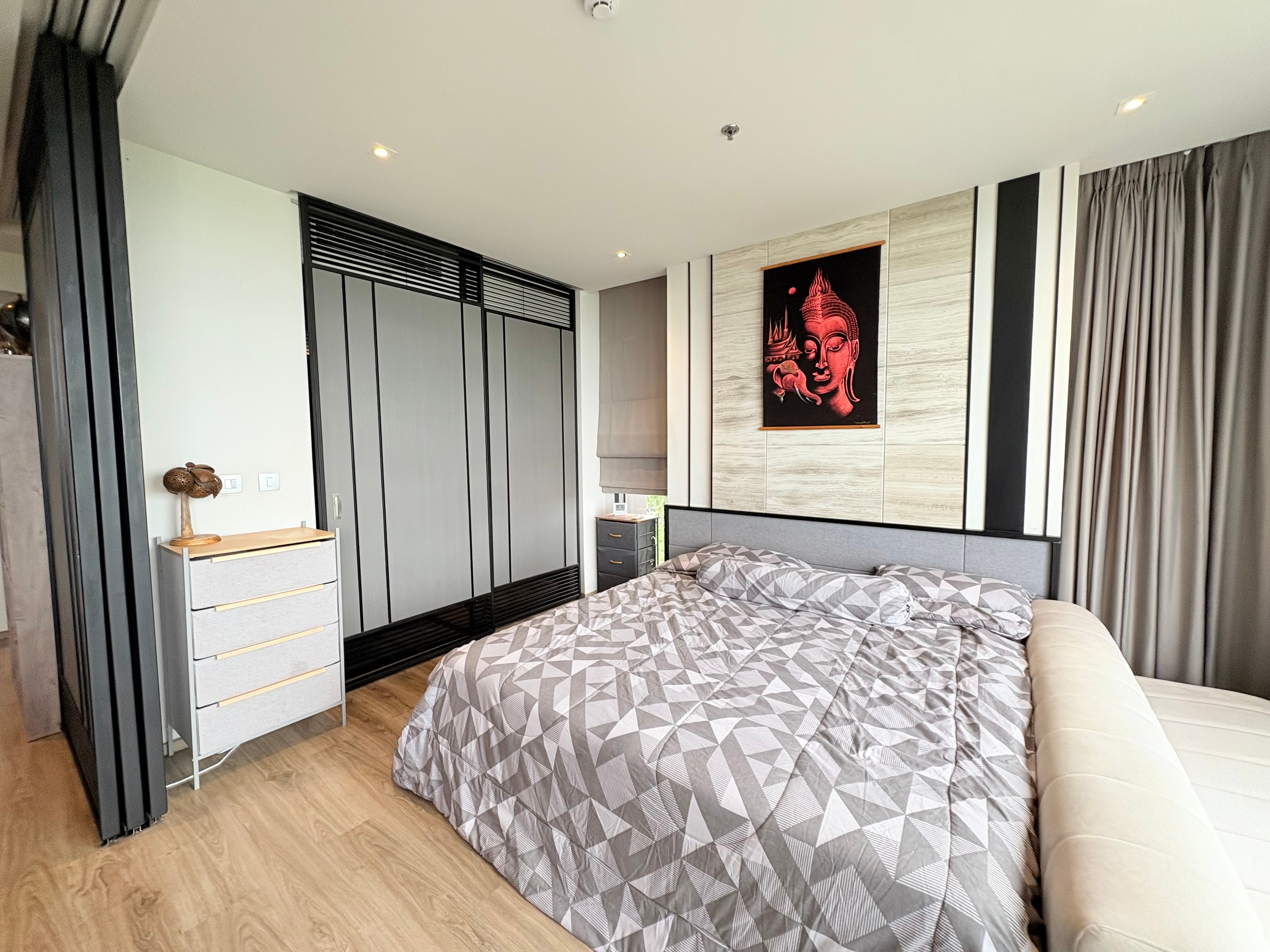 Ultra Modern Andromeda One Bed photo 20
