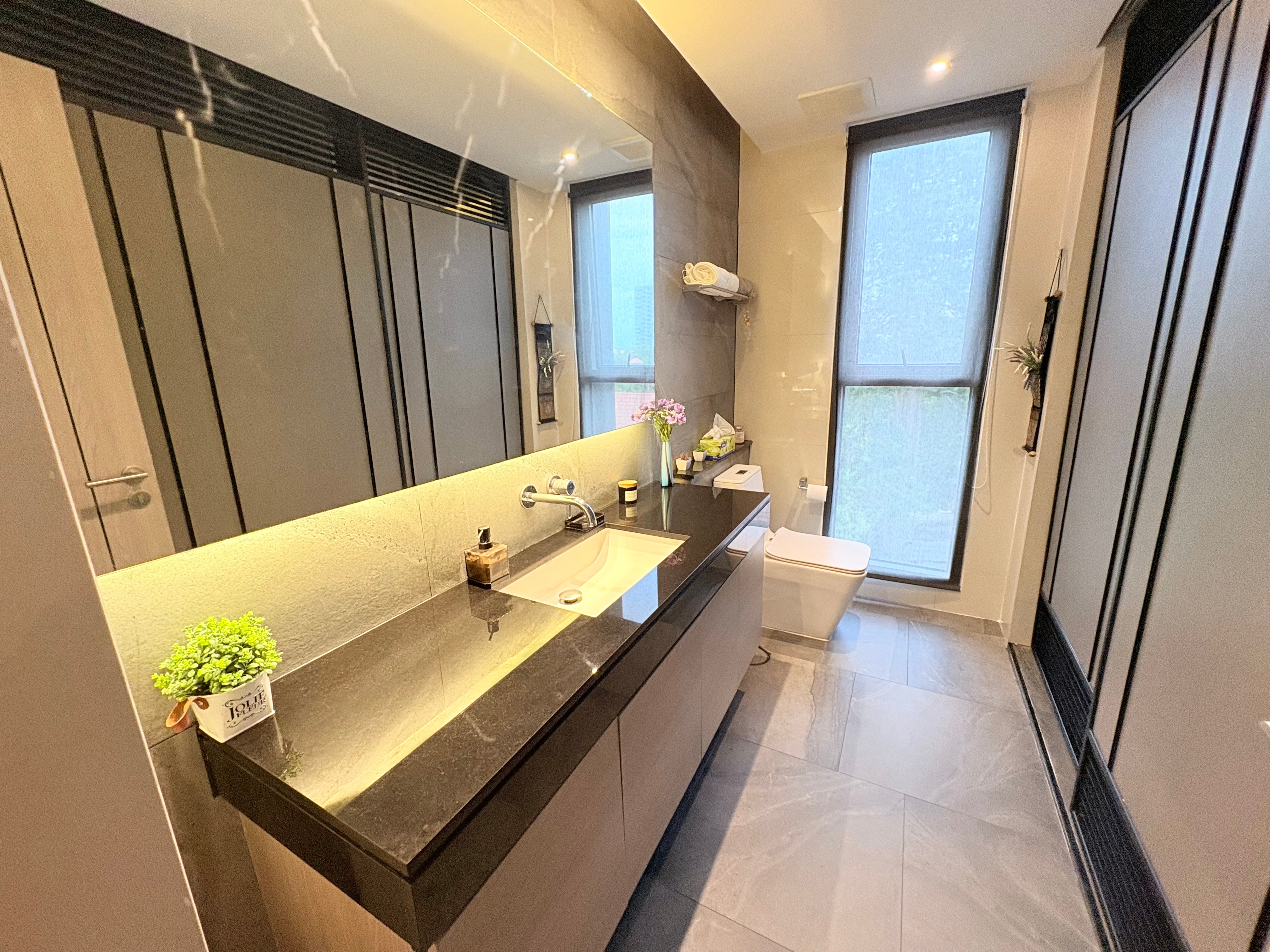 Ultra Modern Andromeda One Bed photo 23