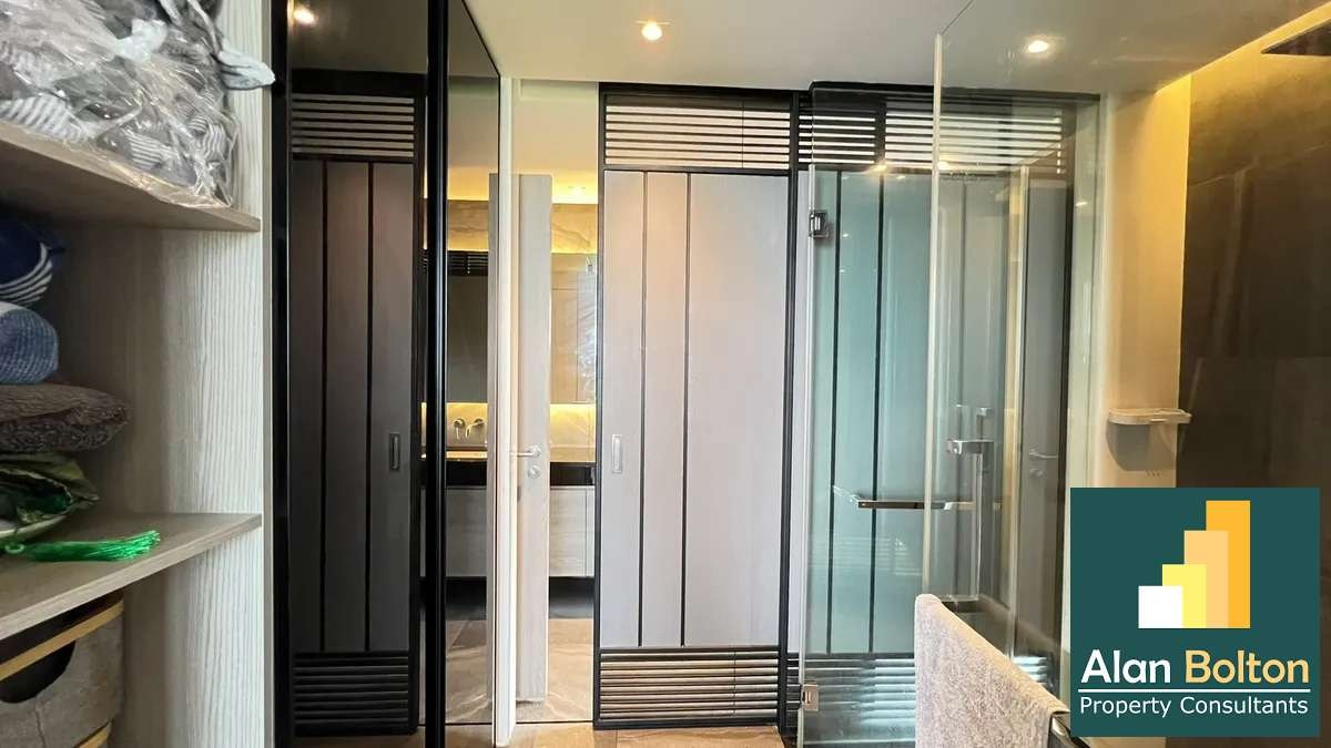 Ultra Modern Andromeda One Bed photo 12
