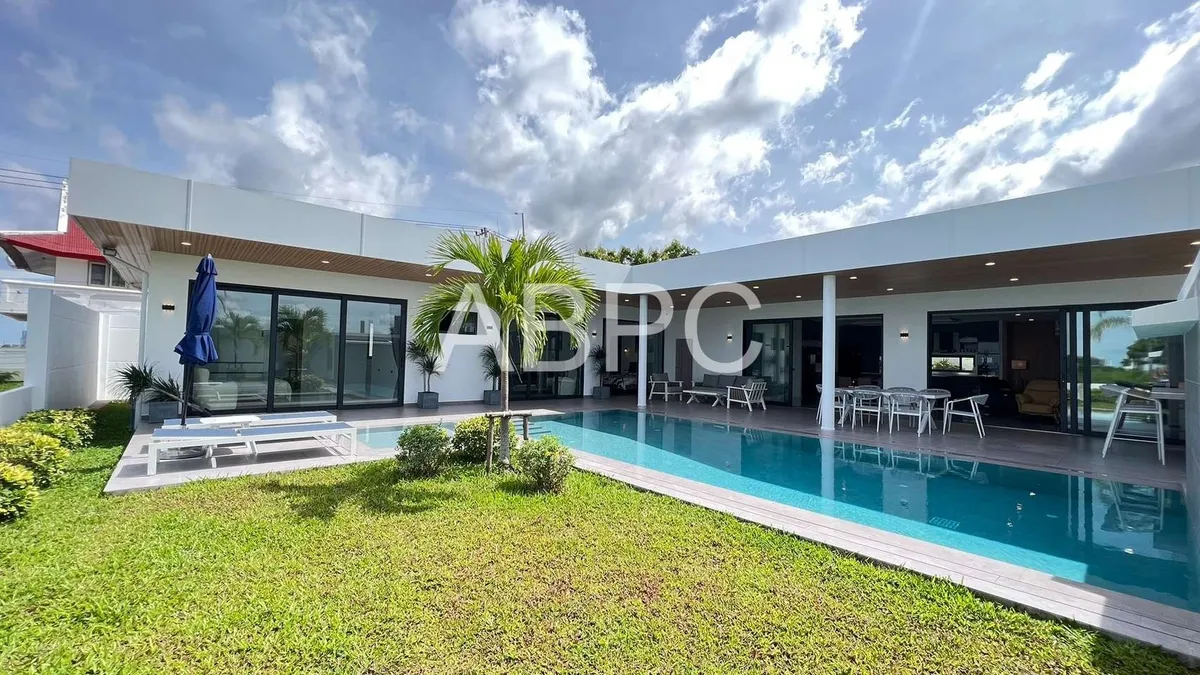 Luxury Pool Villas with Sea View 3 Bedrooms 5 Bathrooms in East Pattaya photo 2