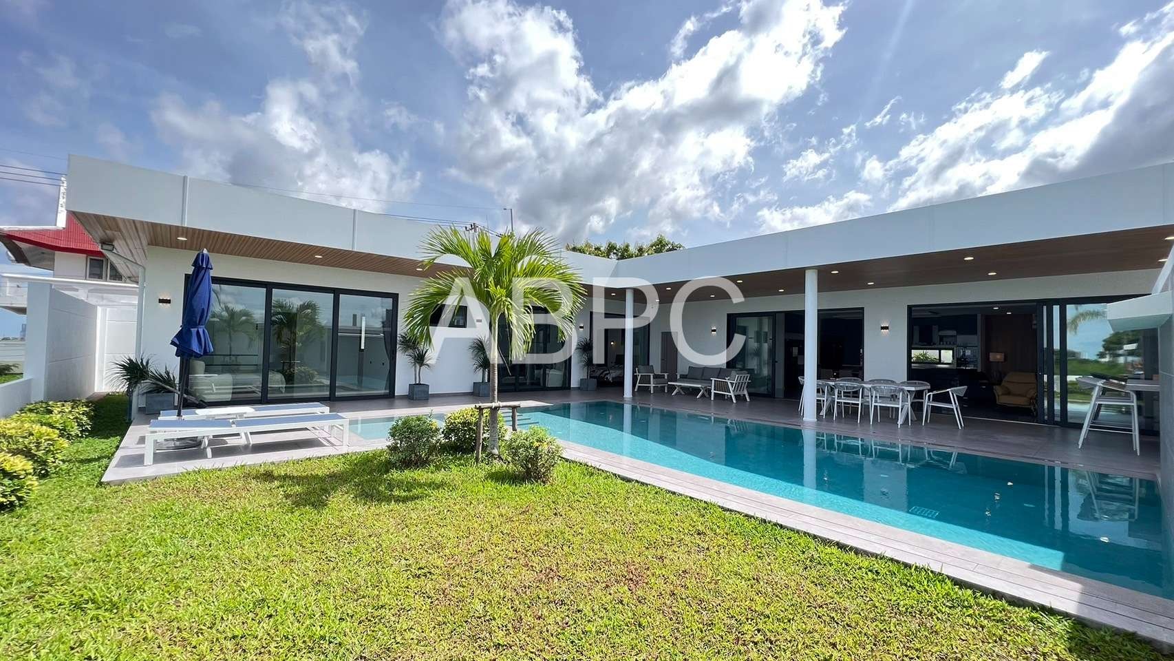 Luxury Pool Villas with Sea View 3 Bedrooms 5 Bathrooms in East Pattaya