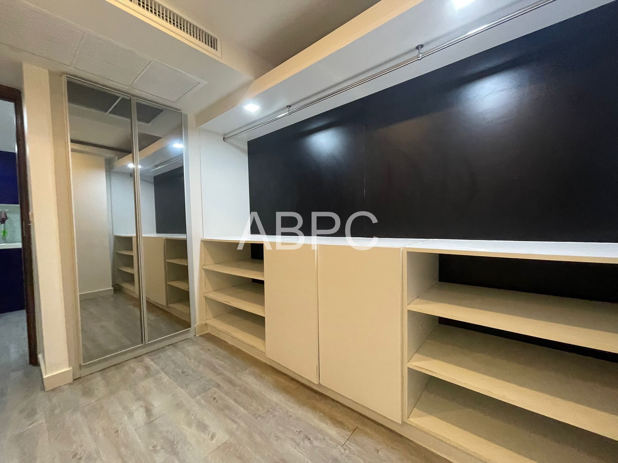 2Bedroom Grand Avenue For Rent Pool View photo 6