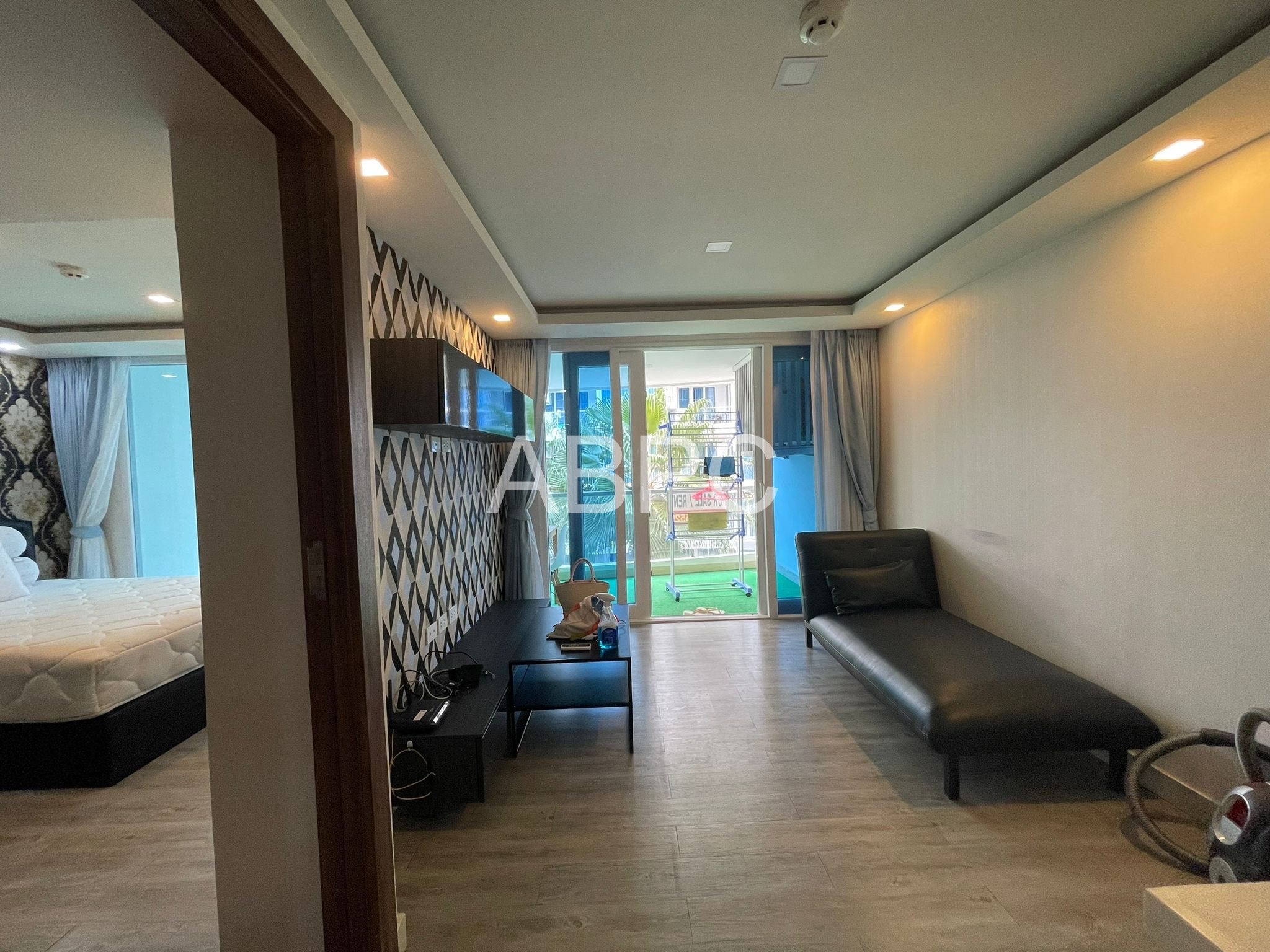 2Bedroom Grand Avenue For Rent Pool View photo 4