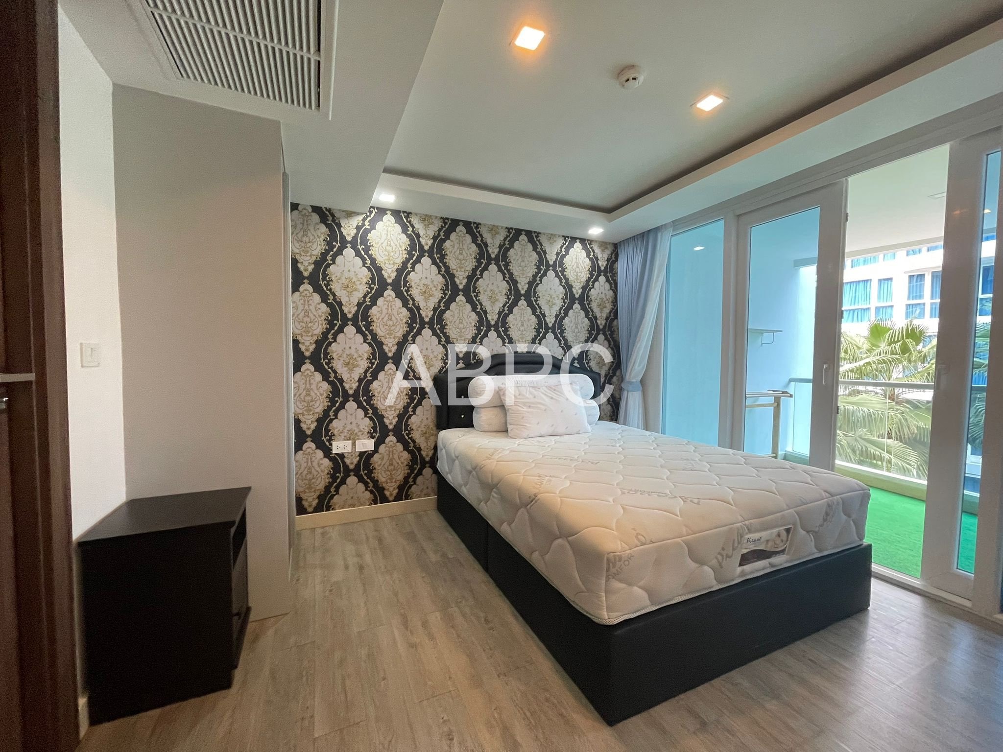 2Bedroom Grand Avenue For Rent Pool View photo 3
